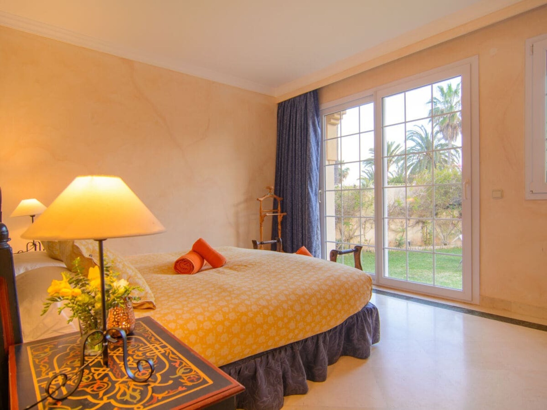 Zuiderse villa met zwembad op 75 meter van Playa el Alicate, Marbella - foto 12