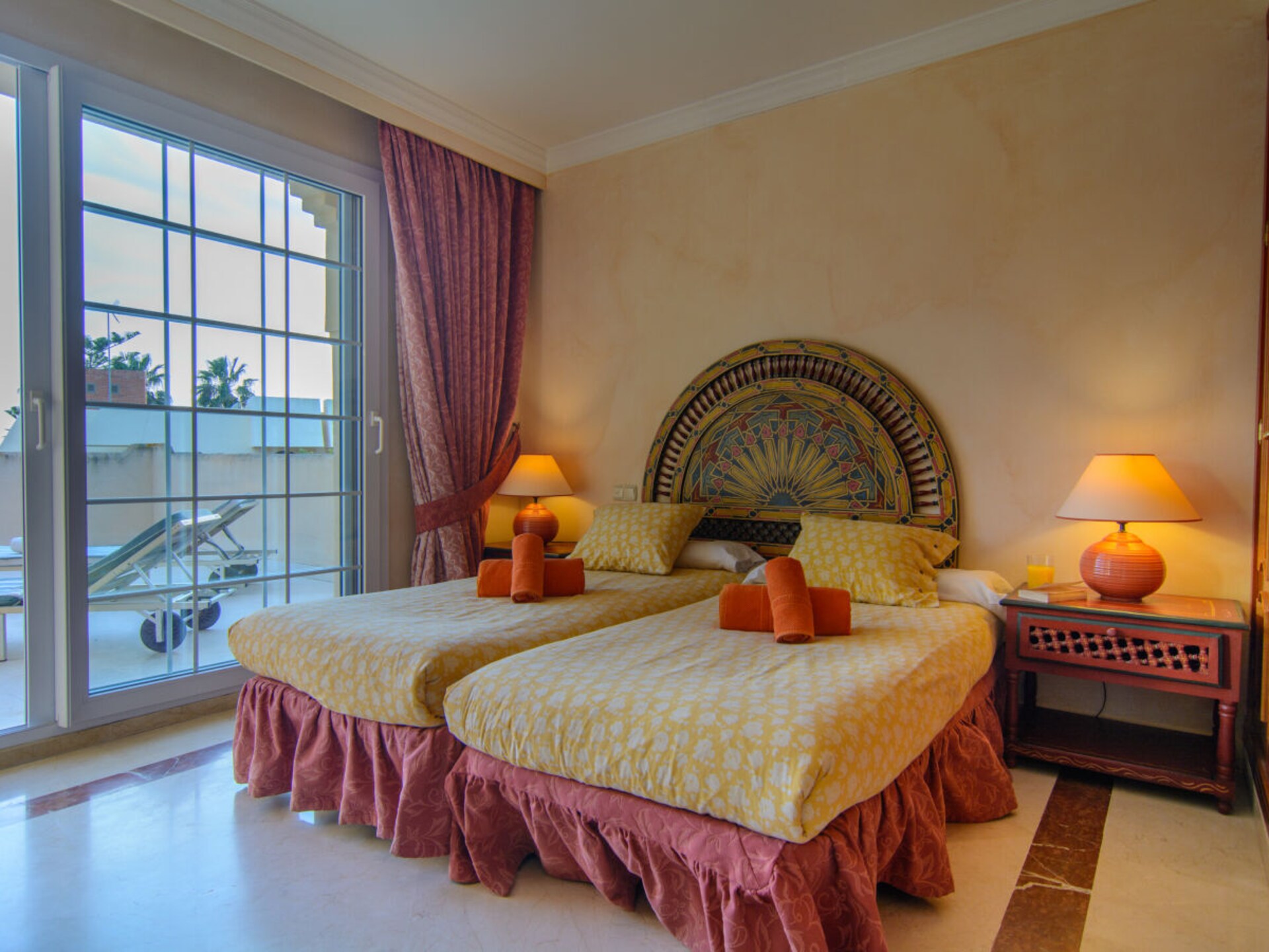 Zuiderse villa met zwembad op 75 meter van Playa el Alicate, Marbella - foto 15