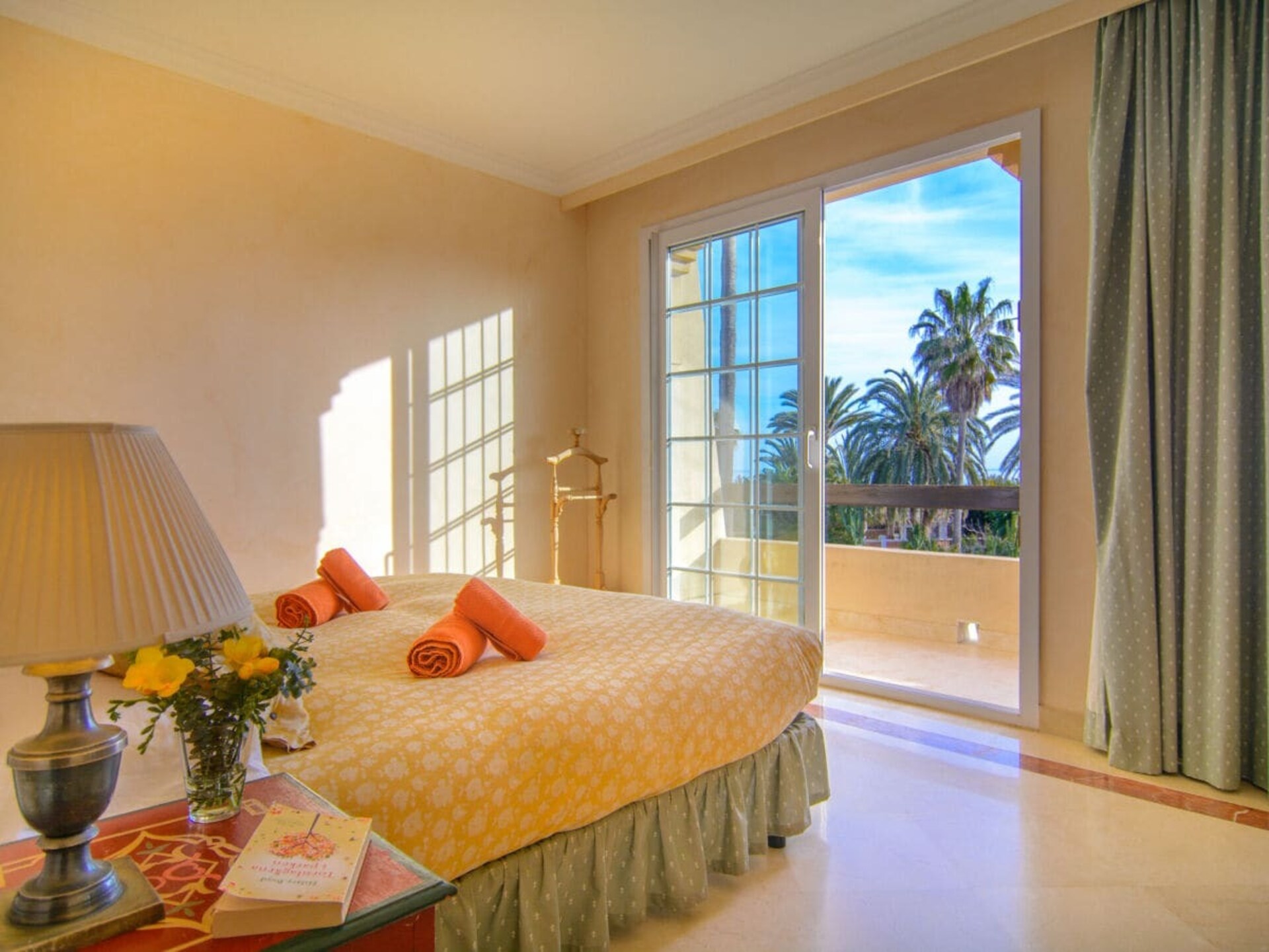 Zuiderse villa met zwembad op 75 meter van Playa el Alicate, Marbella - foto 17
