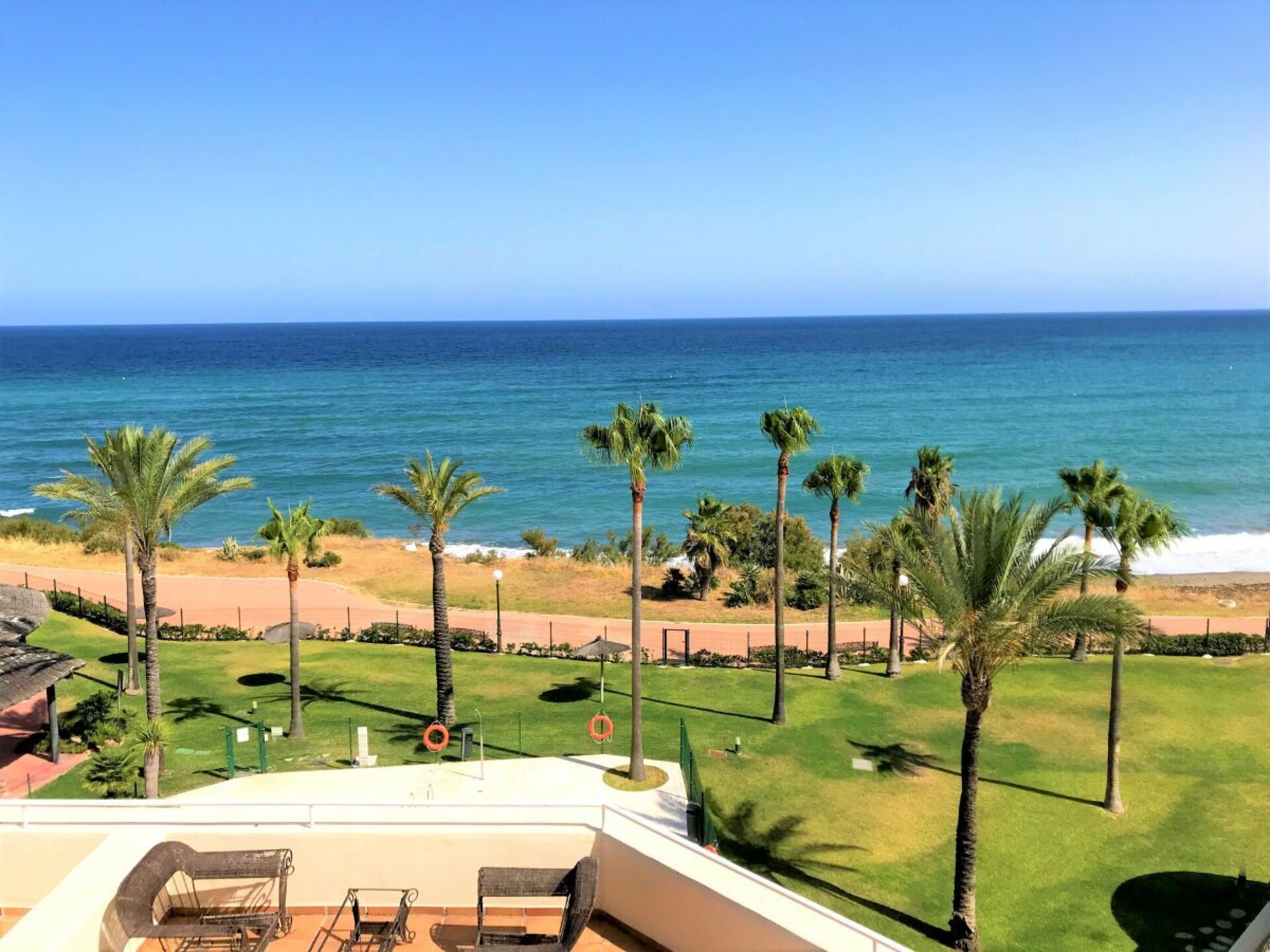 Strandvilla met 3 terrassen en zeezicht in Estepona - foto 5