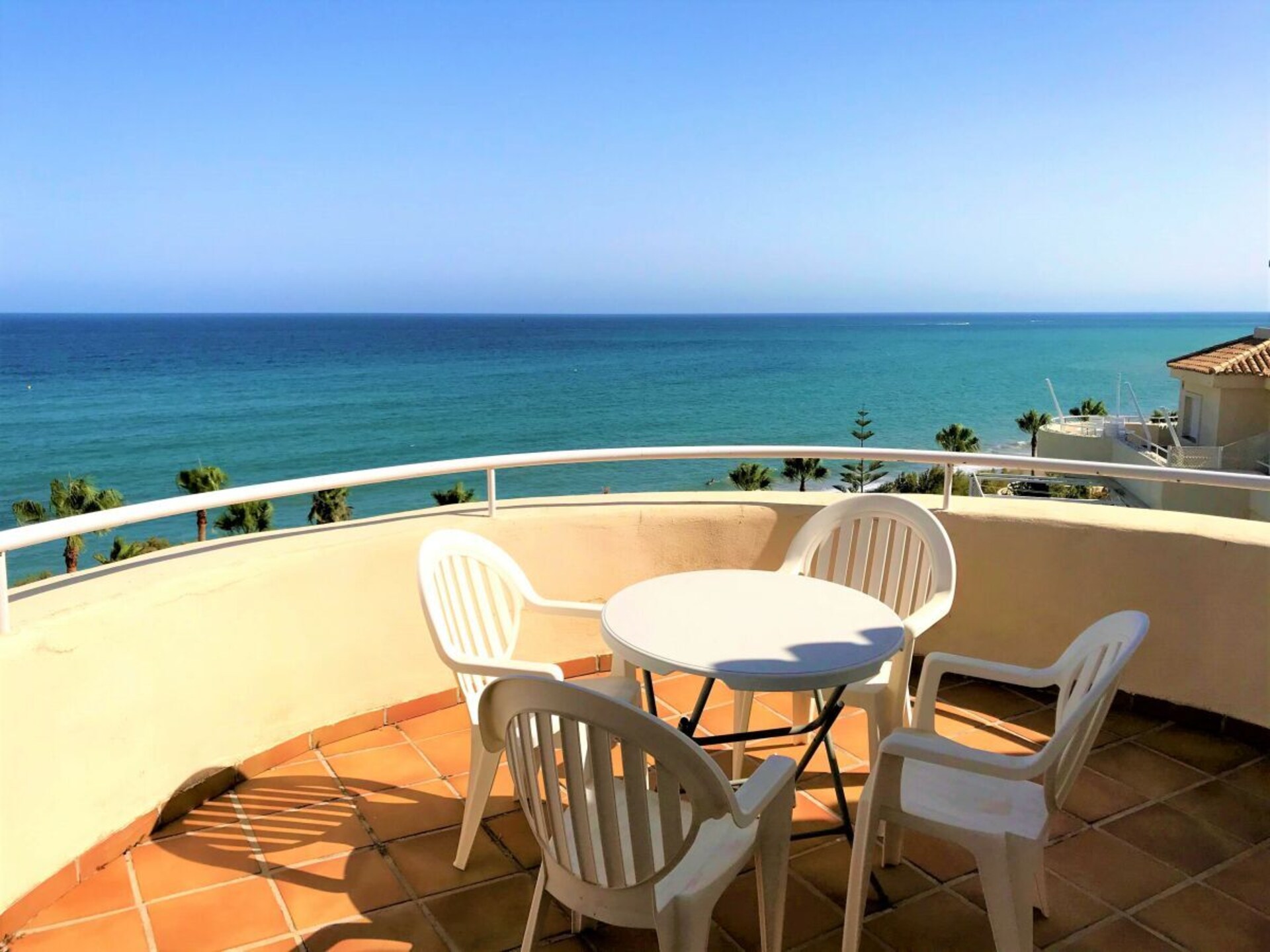 Strandvilla met 3 terrassen en zeezicht in Estepona - foto 7