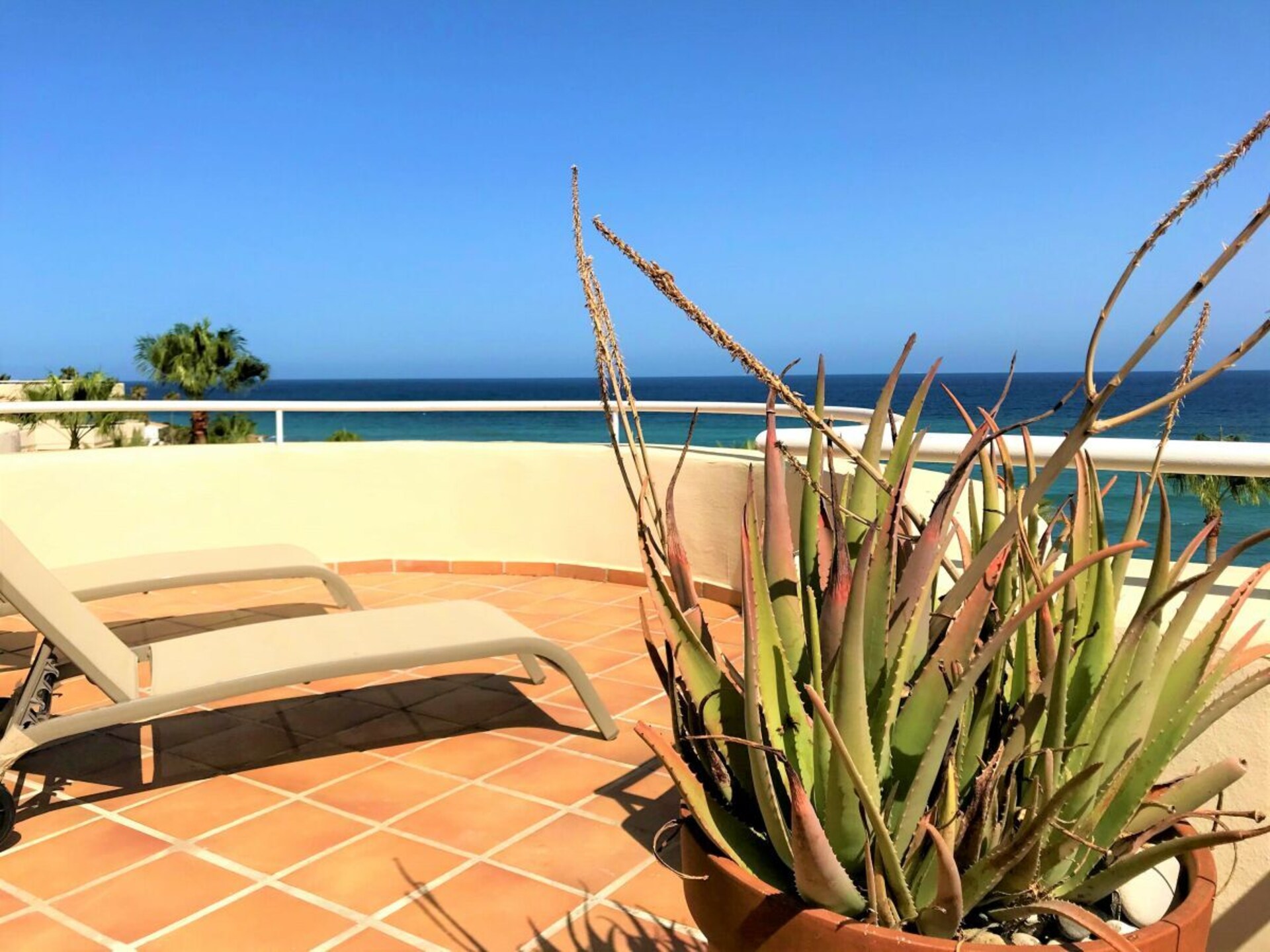 Strandvilla met 3 terrassen en zeezicht in Estepona - foto 11