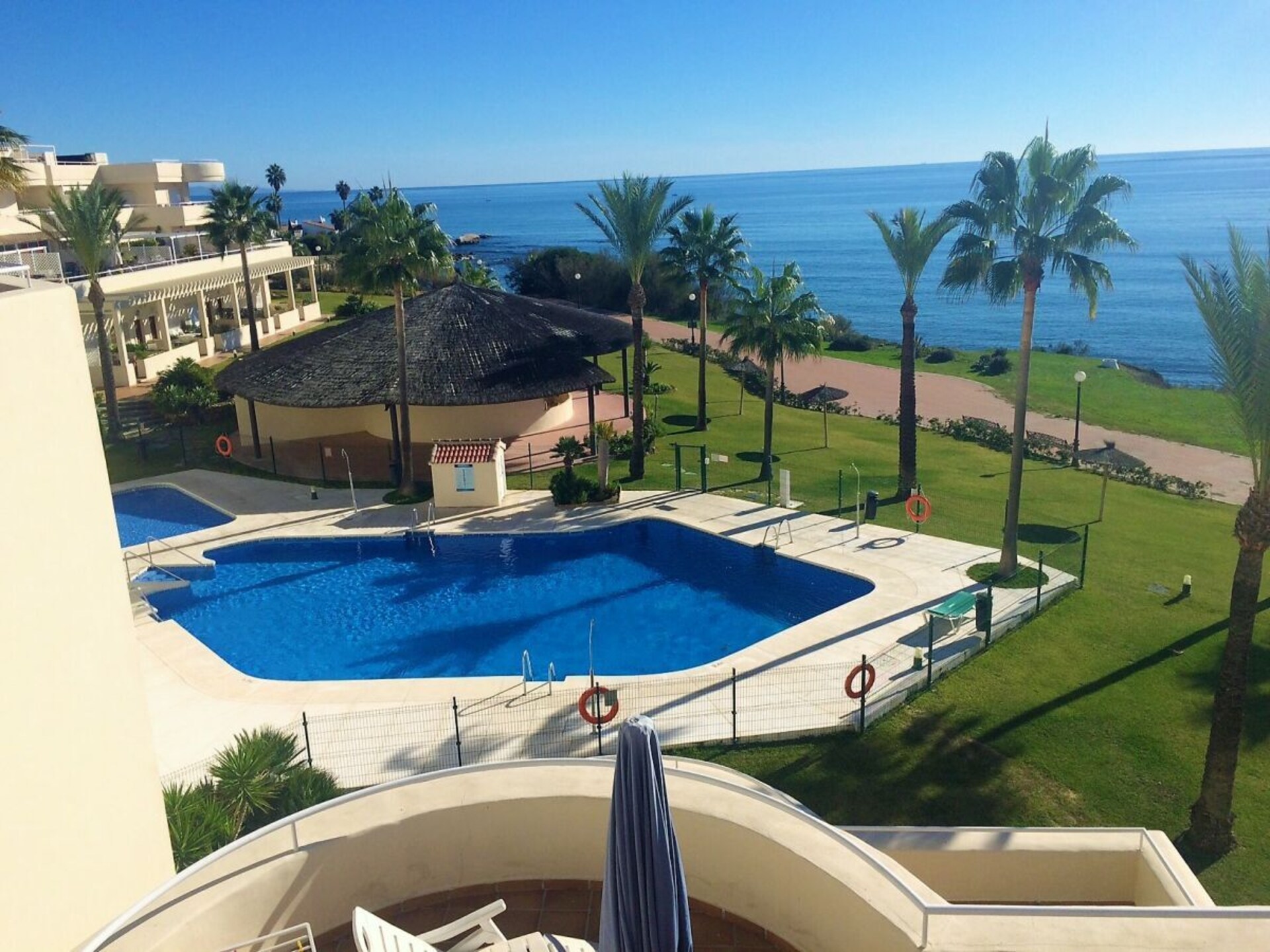 Strandvilla met 3 terrassen en zeezicht in Estepona - foto 37