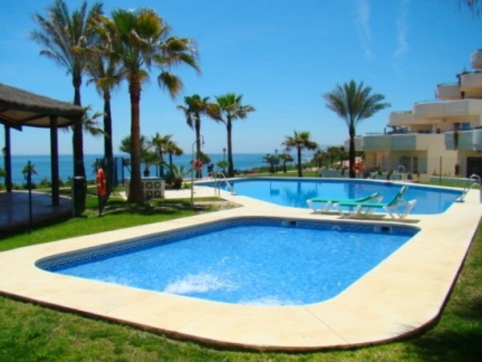 Luxe strandappartement met panoramisch zeezicht en 100m² terras in Bahia de Casares - foto 18