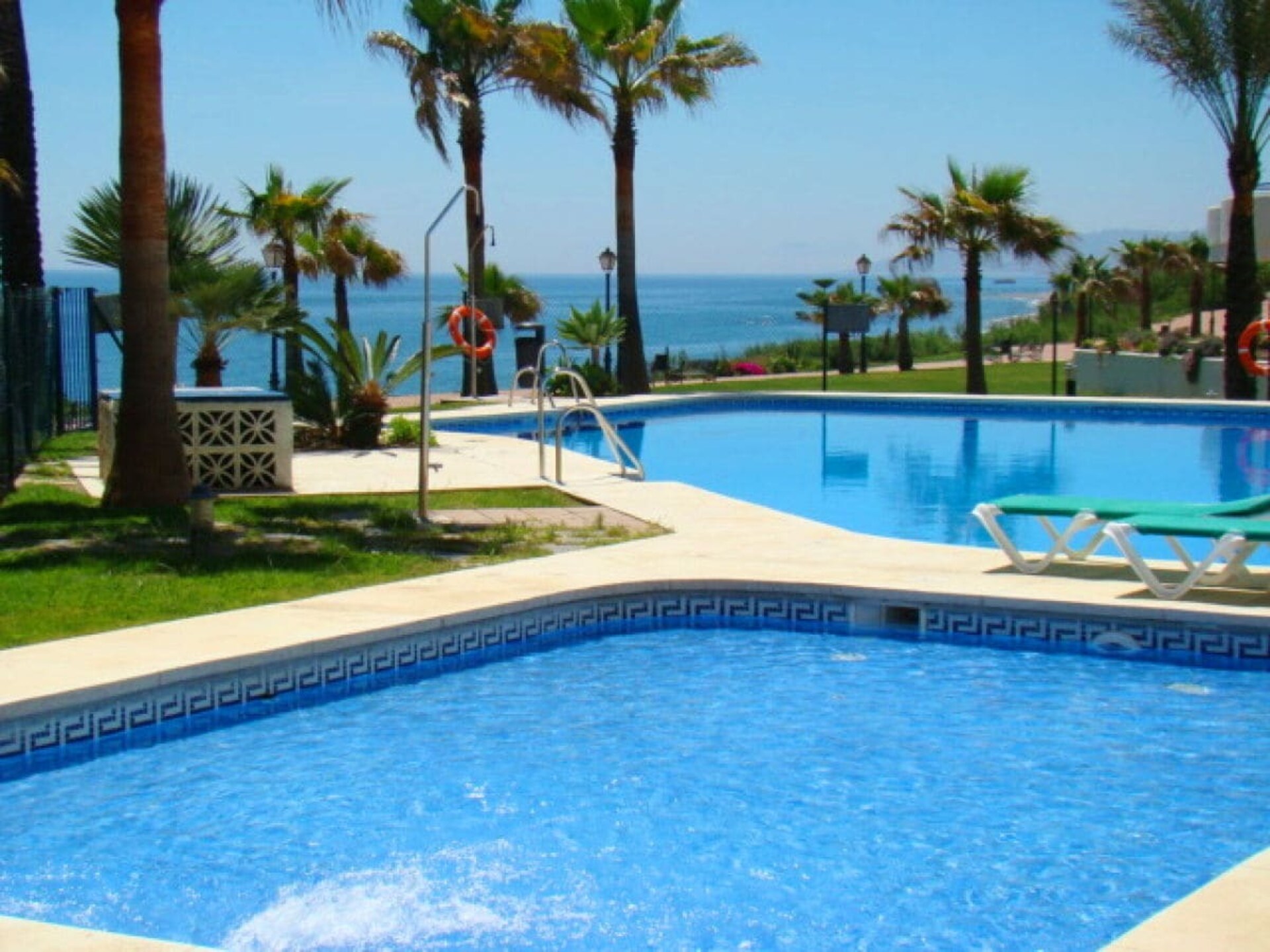 Luxe strandappartement met panoramisch zeezicht en 100m² terras in Bahia de Casares - foto 20