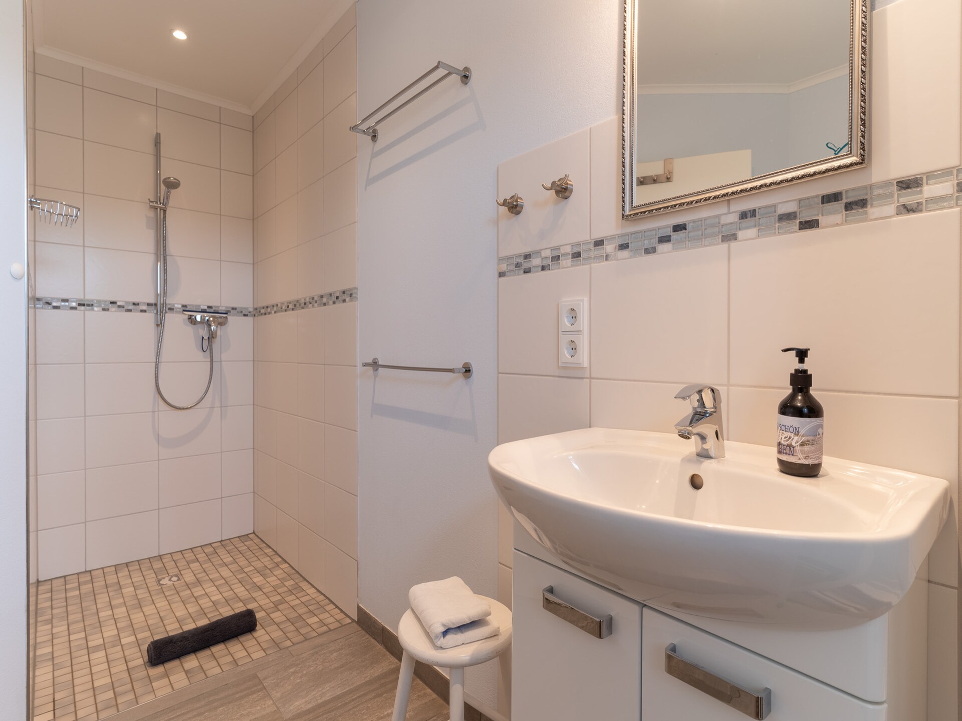 Licht appartement met eigen tuin in Garding - foto 17