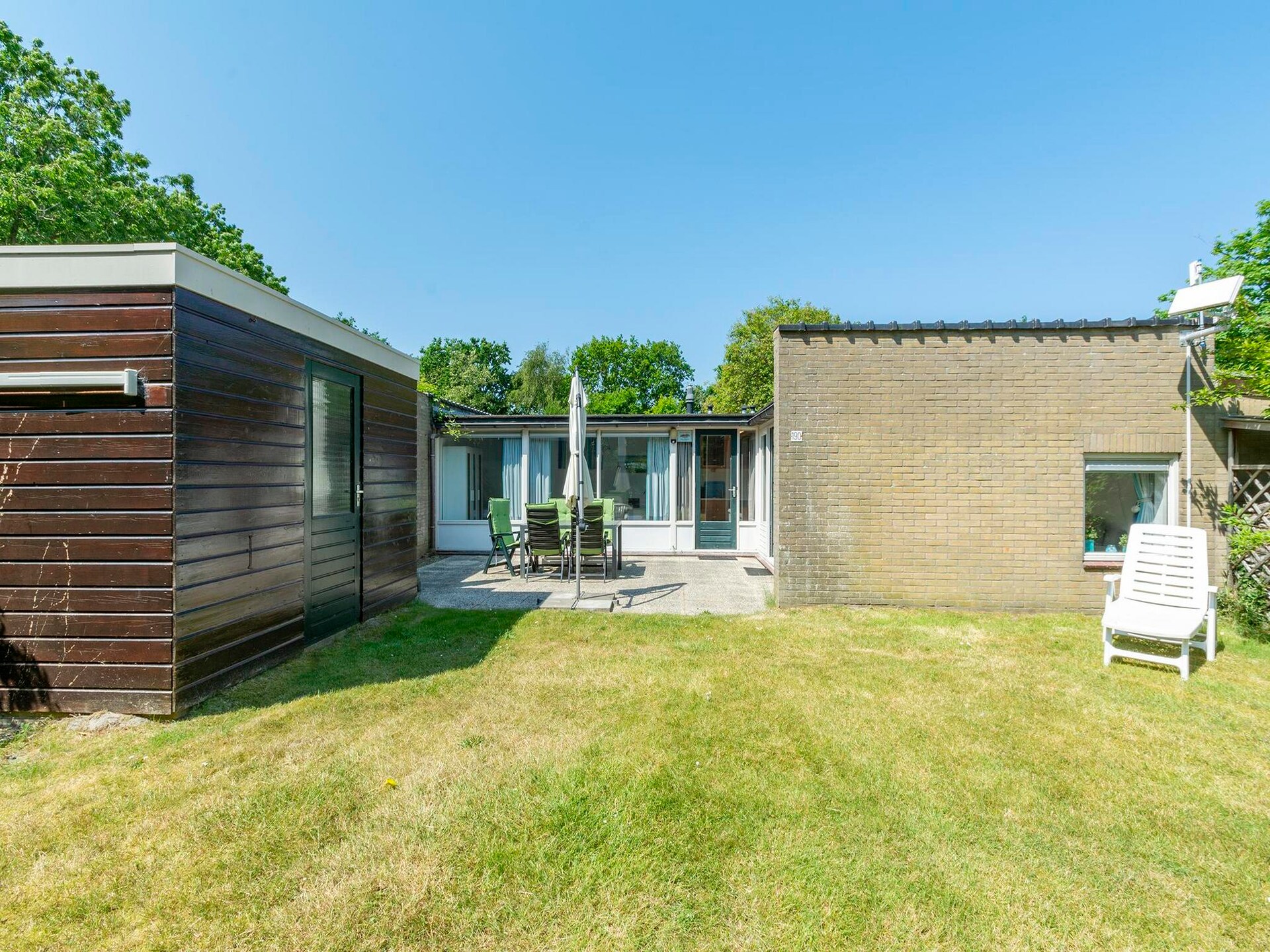 Vrijstaande bungalow met omheinde tuin, 4 km van strand Sint Maartenszee - foto 17