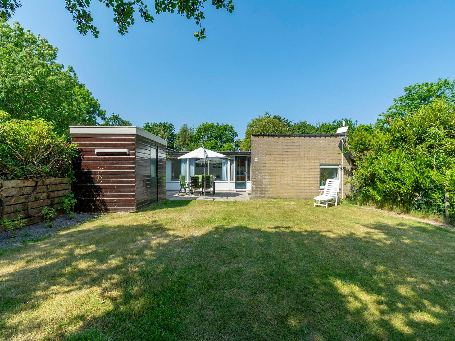 Vrijstaande bungalow met omheinde tuin, 4 km van strand Sint Maartenszee - foto 18