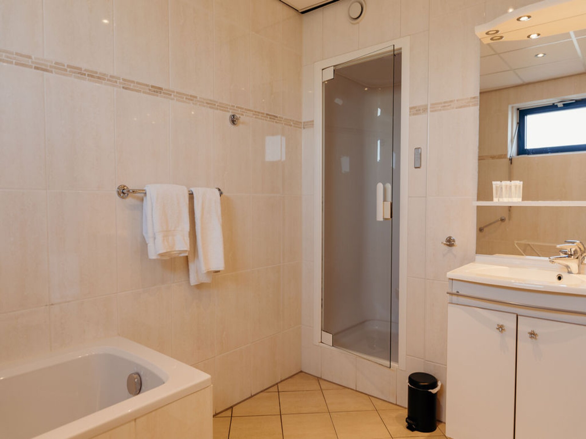 Luxe Business Class studio met bubbelbad en stoomdouche in De Cocksdorp - foto 10