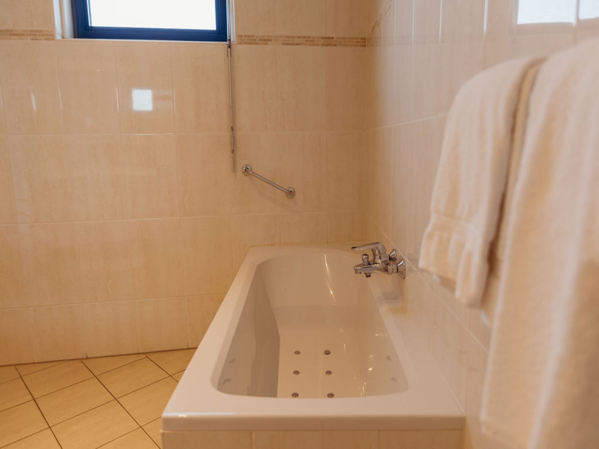 Luxe Business Class studio met bubbelbad en stoomdouche in De Cocksdorp - foto 11