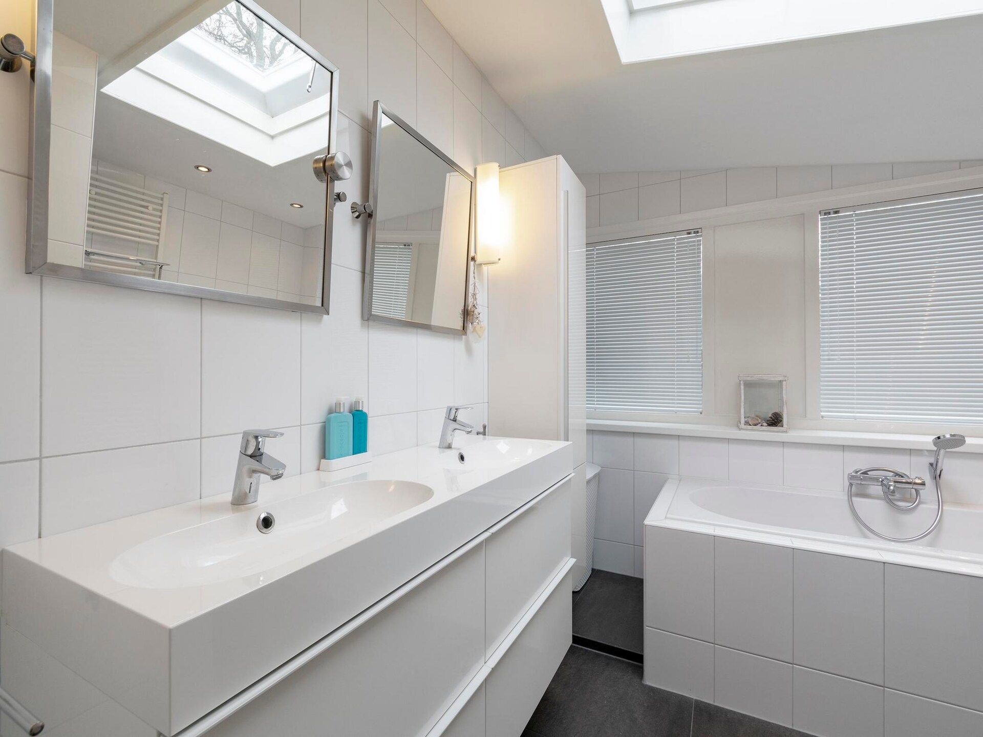 Chic vakantiehuis bij Sint Maartenszee met ruime tuin en twee terrassen - foto 12