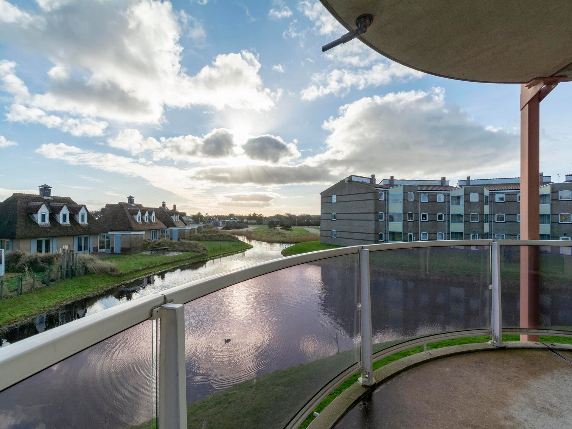 Stijlvol appartement met zicht op water, 1 km van strand Julianadorp - foto 18