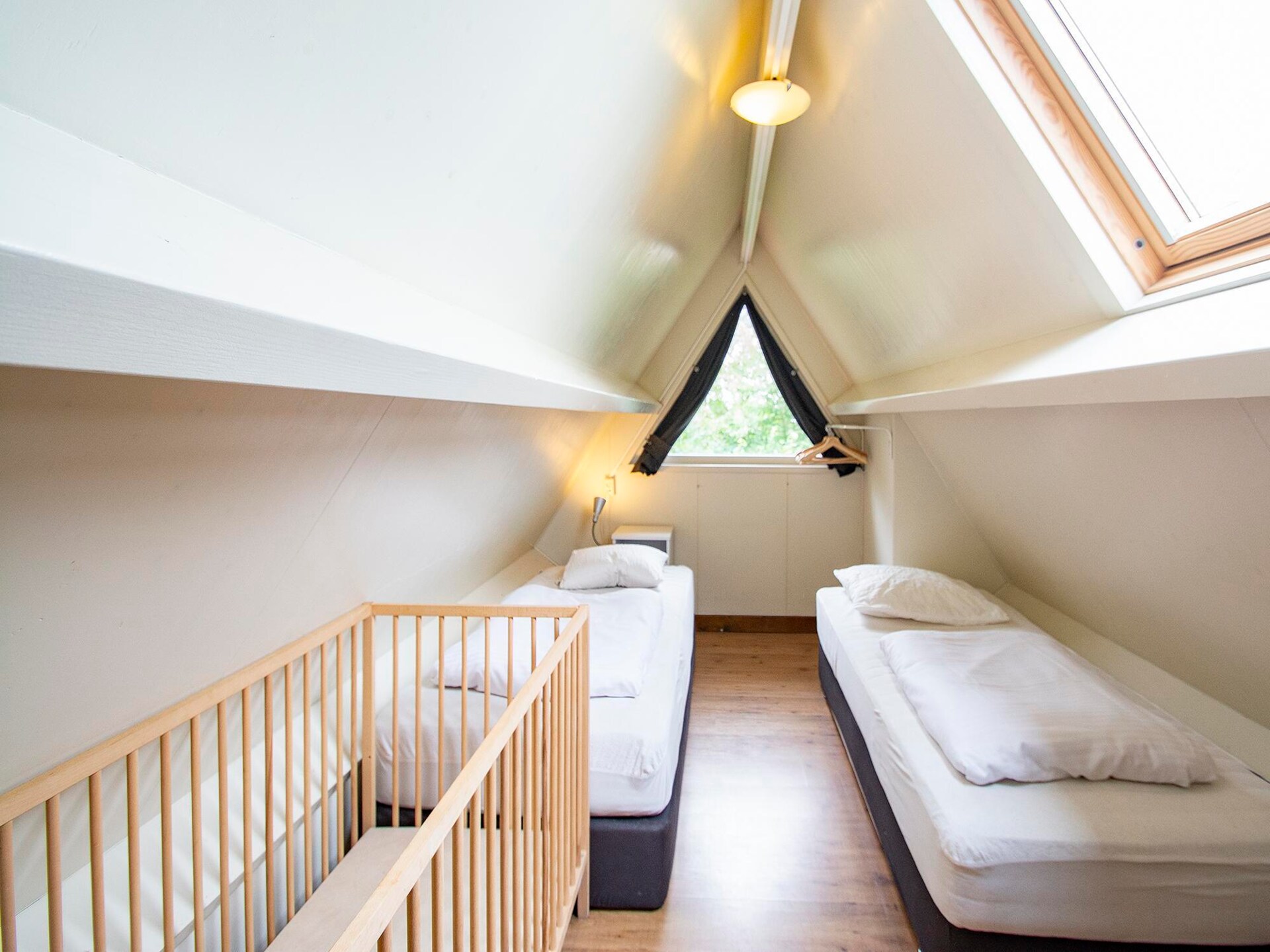 Villa Matisse: stijlvol familiehuis met omheinde tuin bij strand Callantsoog - foto 12