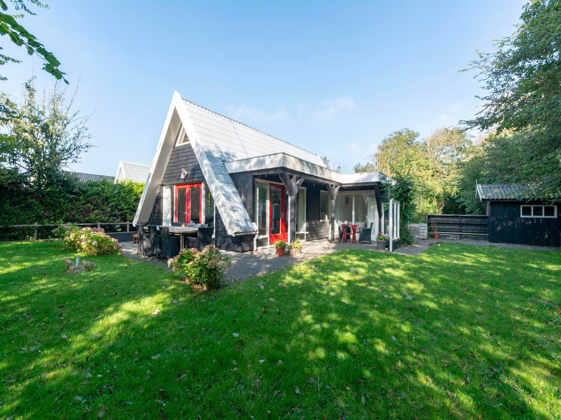 Villa Matisse: stijlvol familiehuis met omheinde tuin bij strand Callantsoog - foto 8