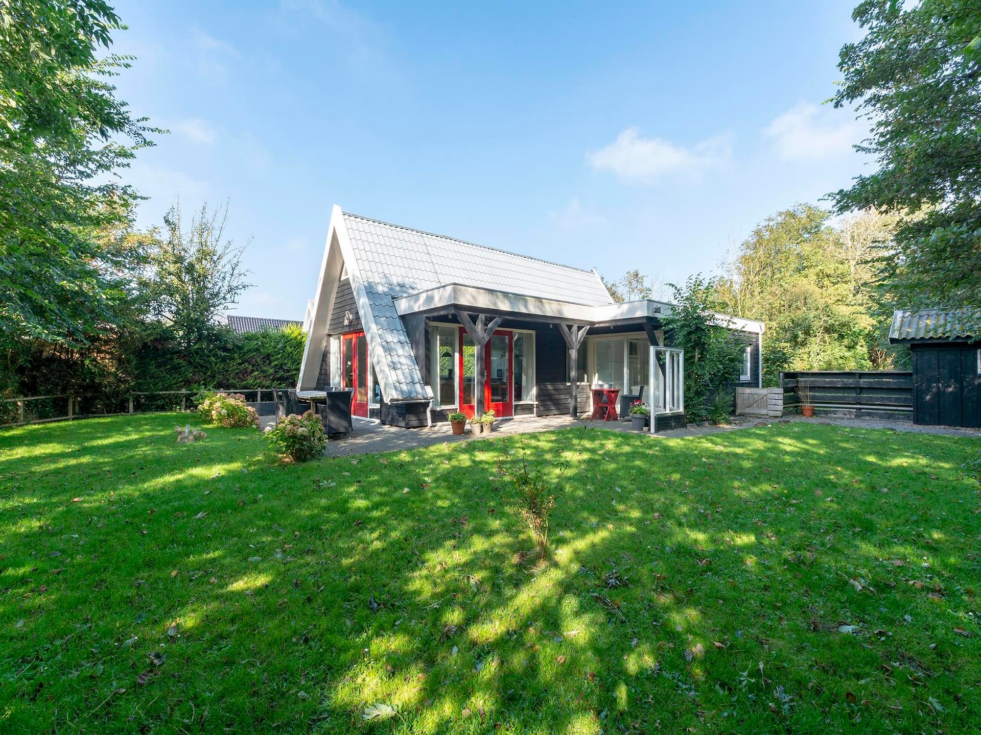 Villa Matisse: stijlvol familiehuis met omheinde tuin bij strand Callantsoog - foto 9