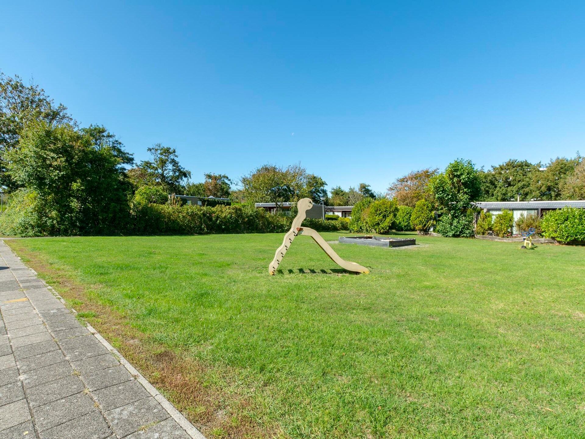 Vrijstaande bungalow in Callantsoog met omheinde tuin, 1,1 km van strand - foto 16