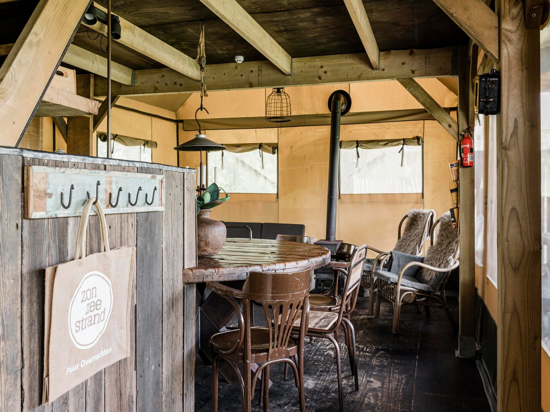 Wood Lodge Duynpark: Luxe kamperen bij strand Callantsoog - foto 12