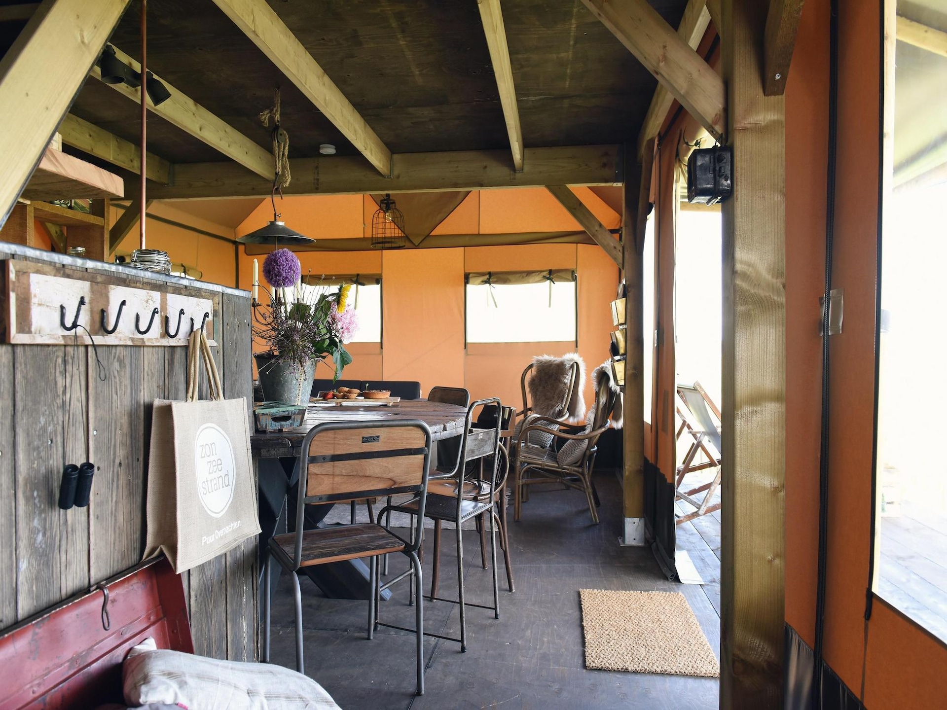Wood Lodge Duynpark: Luxe kamperen bij strand Callantsoog - foto 13