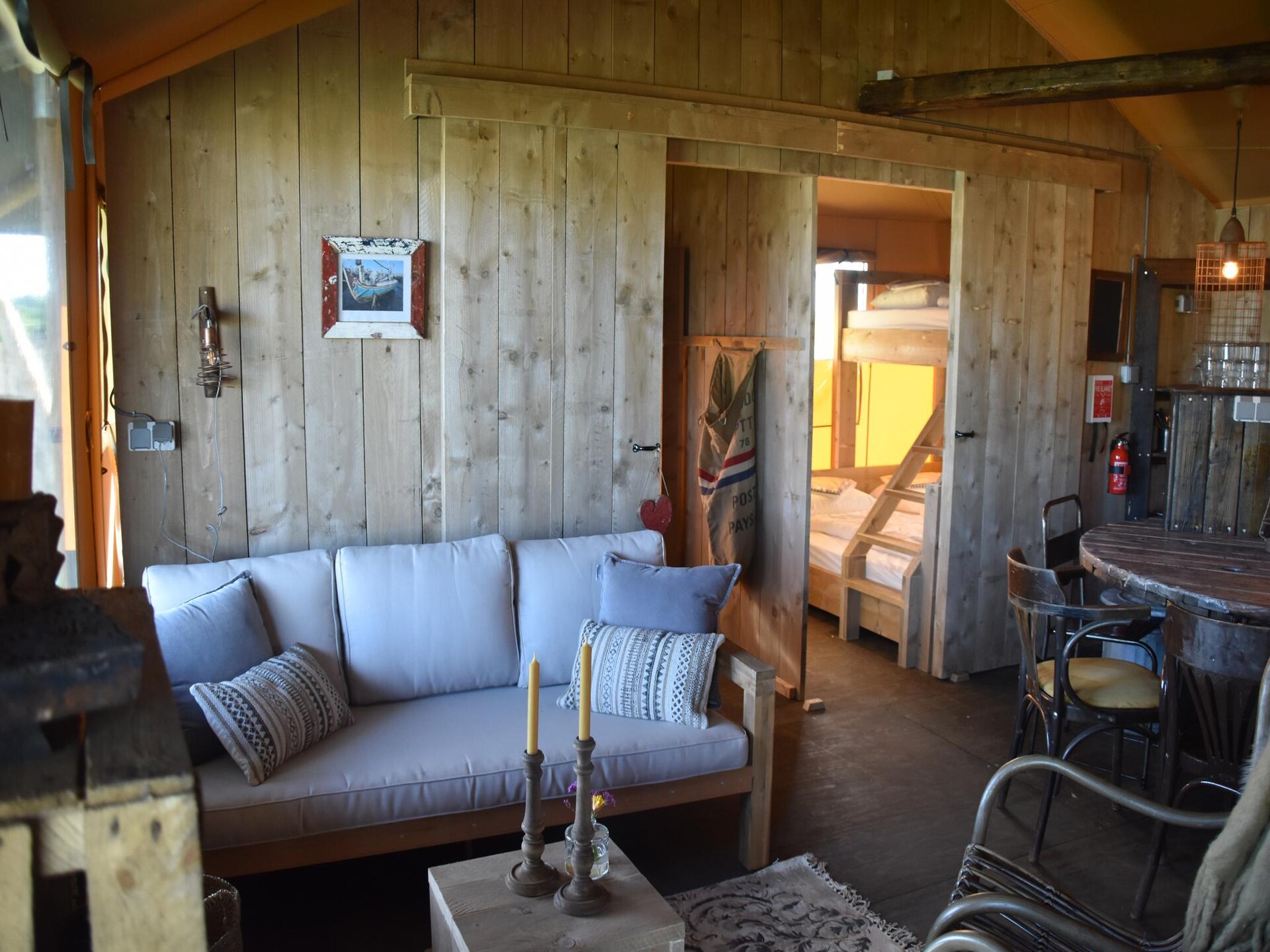 Kidz Lodge: Avontuurlijke familietent met klimwand en glijbaan in Callantsoog - foto 2