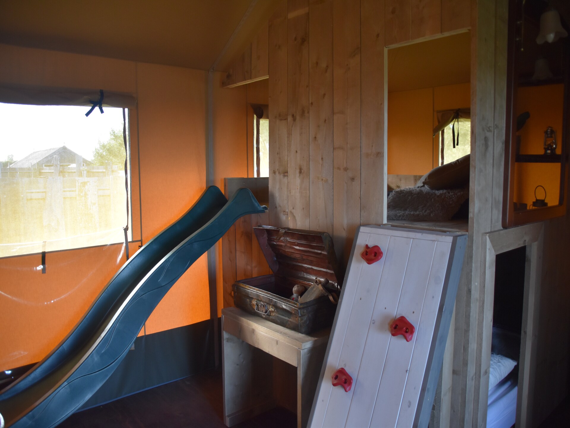 Kidz Lodge: Avontuurlijke familietent met klimwand en glijbaan in Callantsoog - foto 10