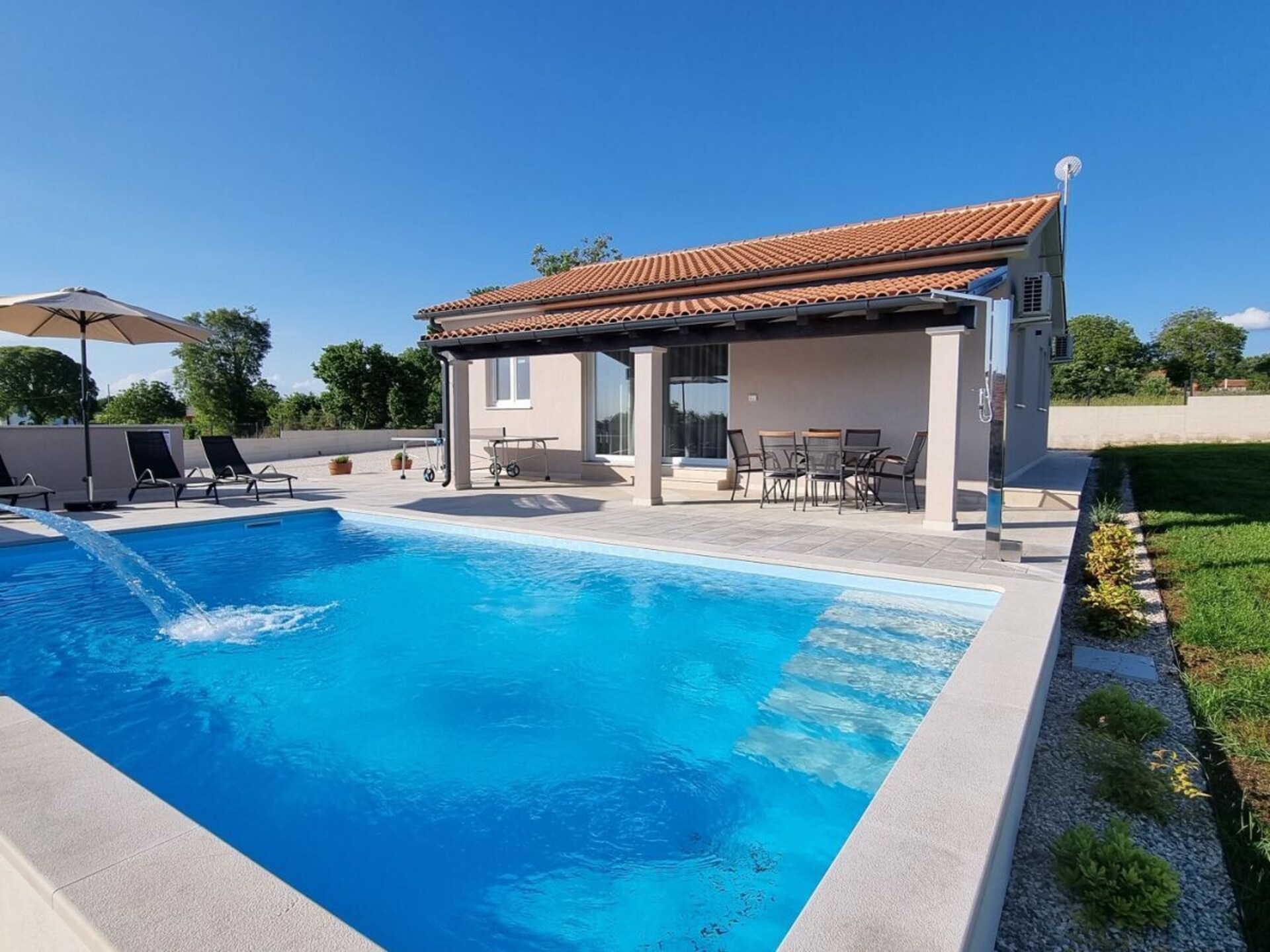 Ruime villa met privézwembad in Sveti Petar u Šumi, Istrië - foto 1
