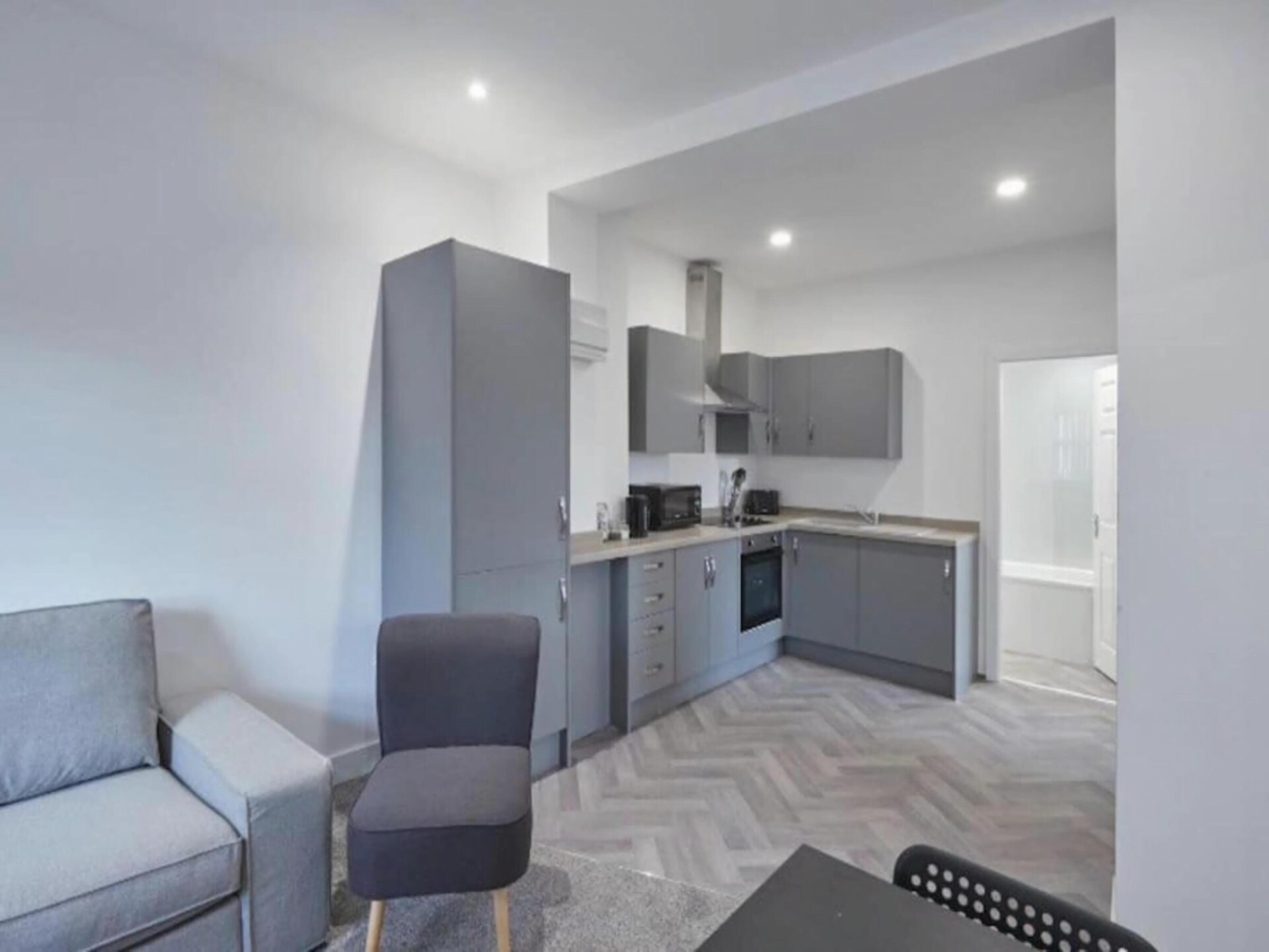 Compact stadsappartement in centrum Crewe met uitzicht en bar - foto 9