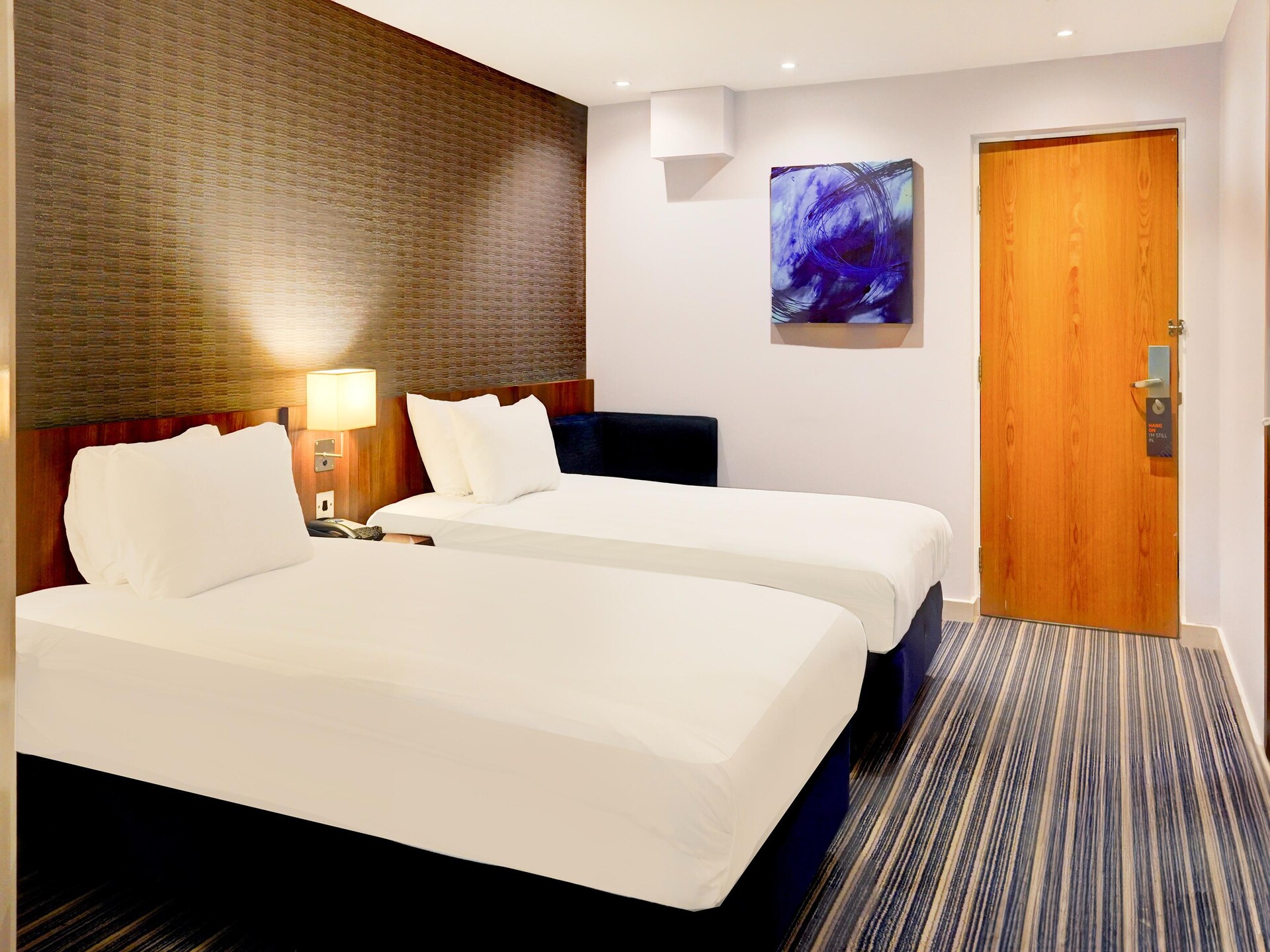 Compact stadsappartement in centrum Crewe met uitzicht en bar - foto 12