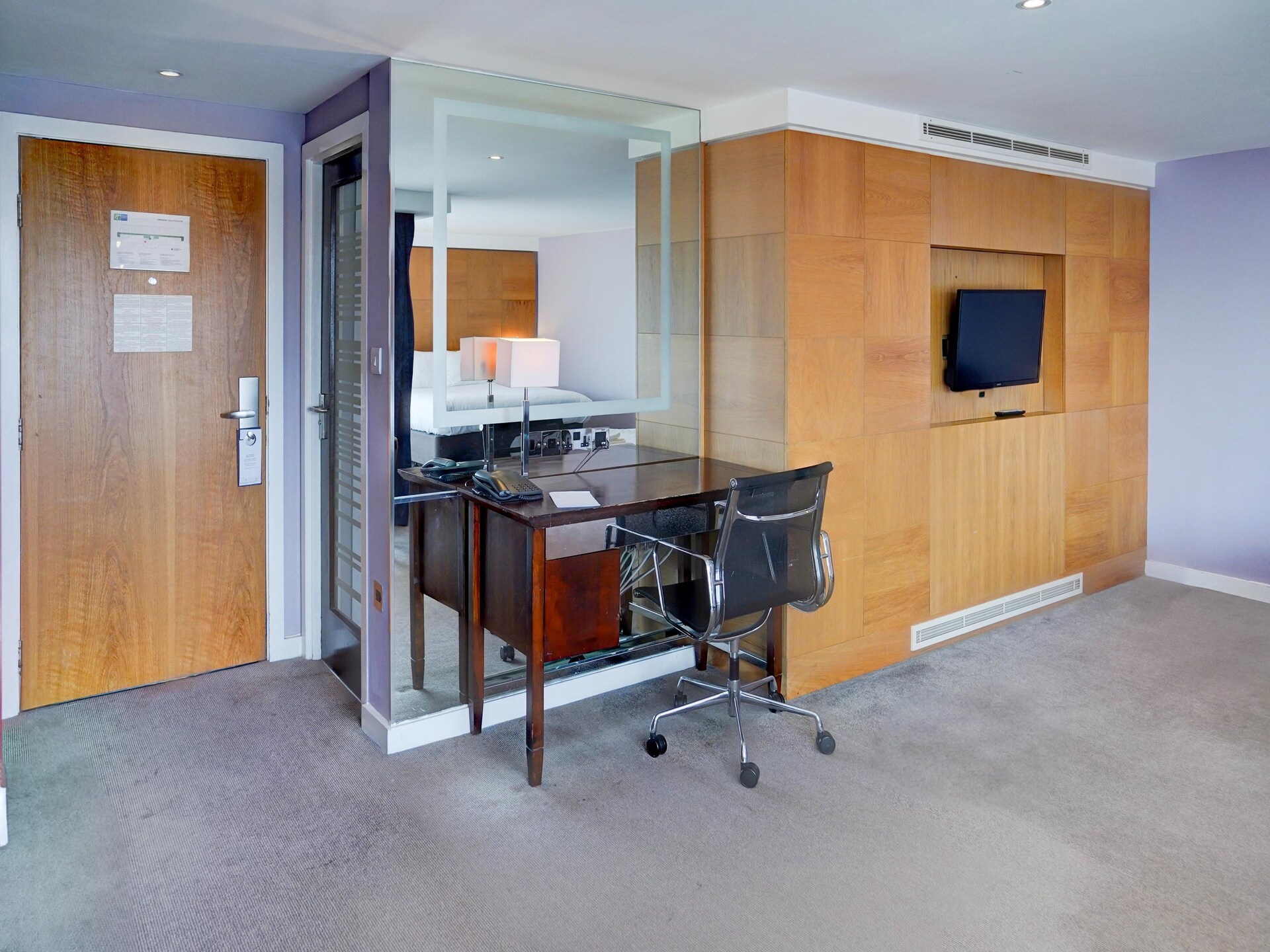 Compact stadsappartement in centrum Crewe met uitzicht en bar - foto 23