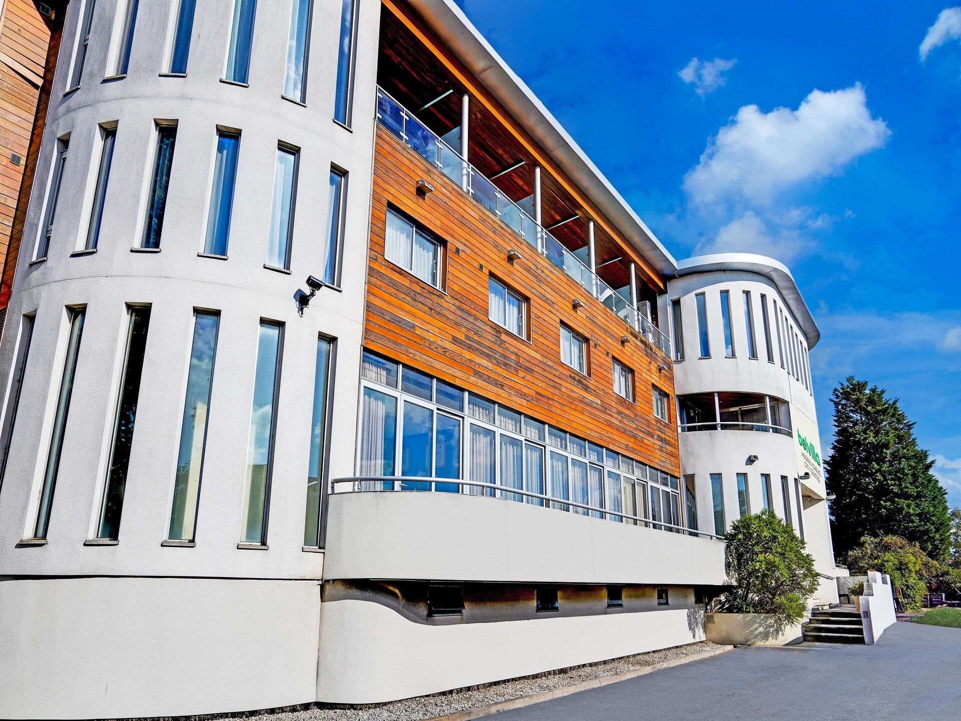 Compact stadsappartement in centrum Crewe met uitzicht en bar - foto 15