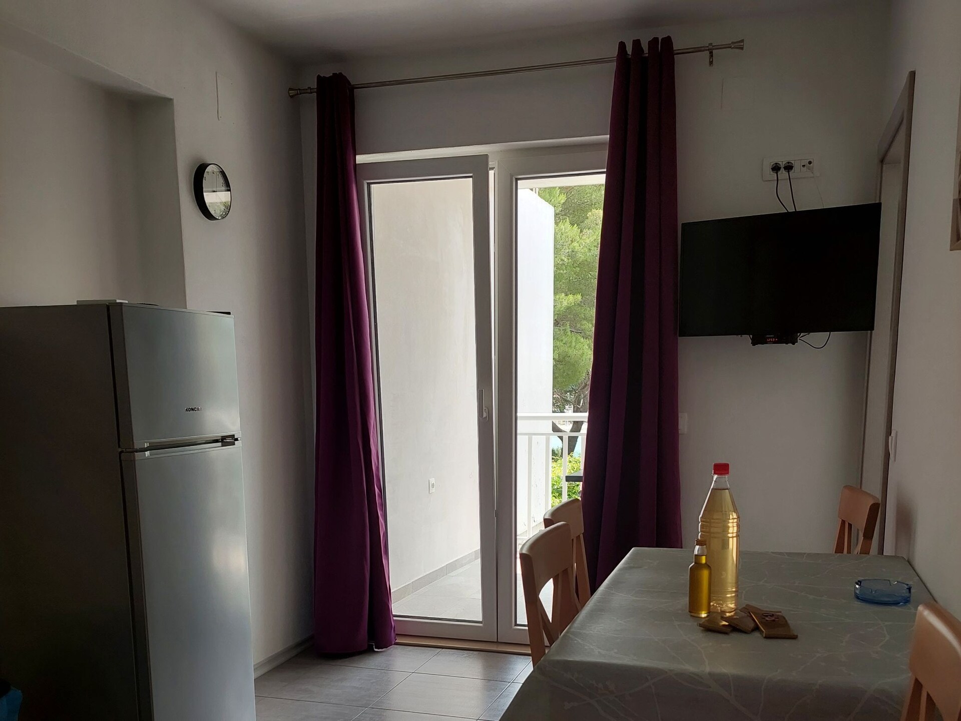 Rustiek appartement aan zee in Žuljana voor 4 personen met terras - foto 1