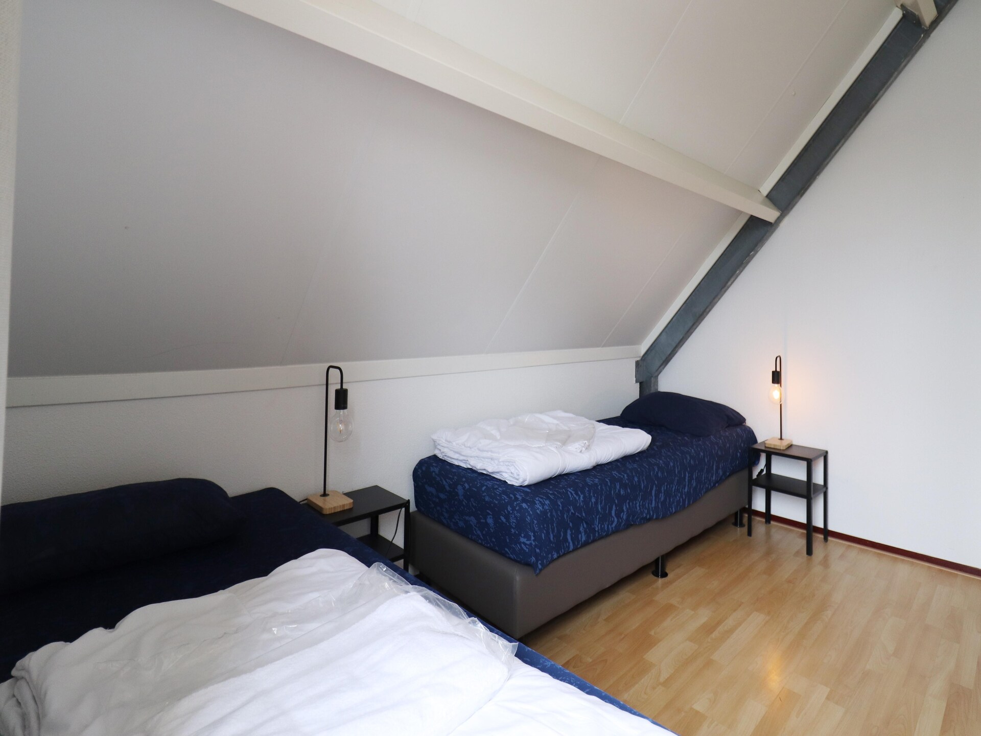 Vrijstaand waterhuis aan het meer in Simonshaven – ideaal voor 6 personen - foto 13