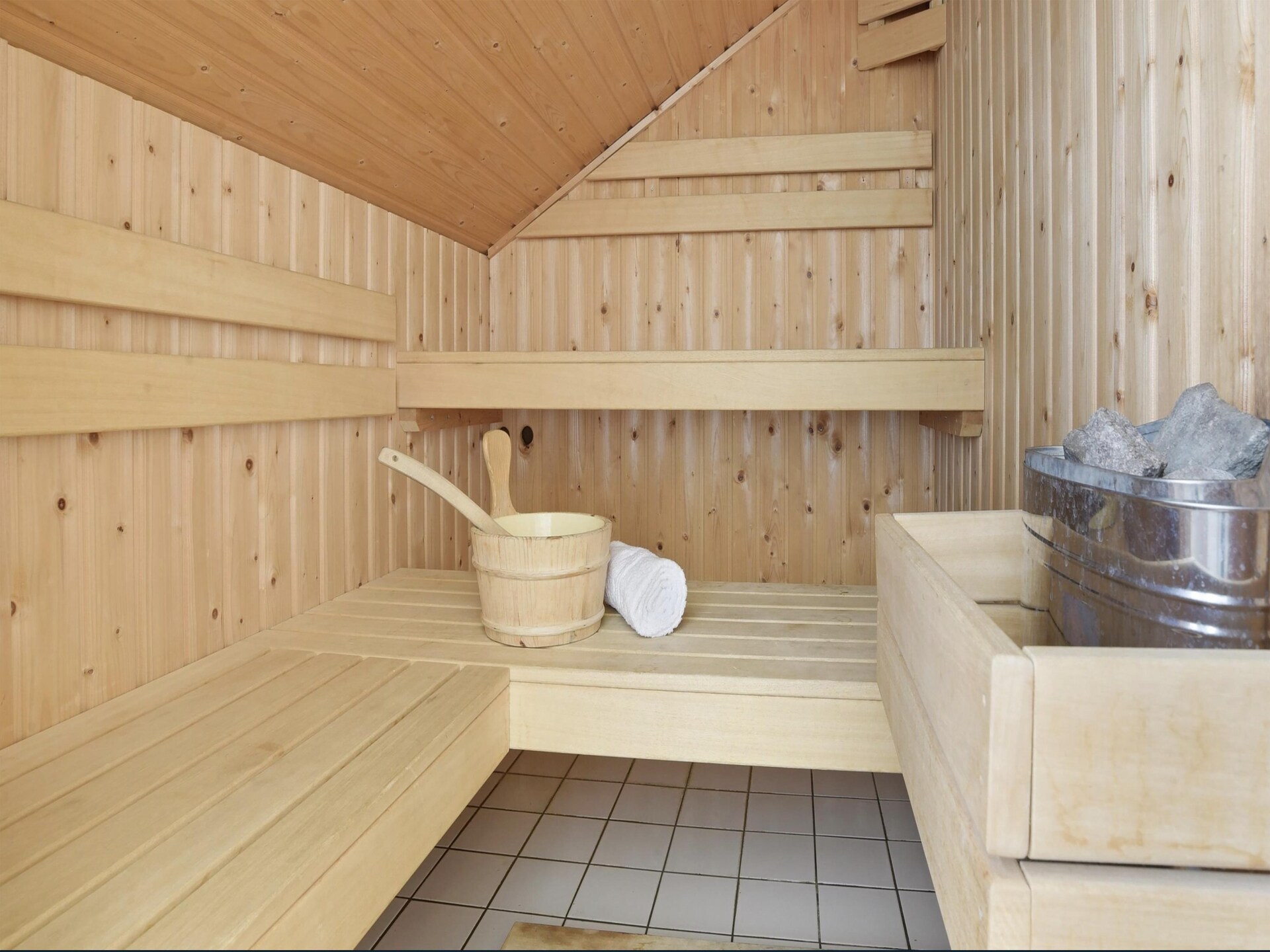 Luxe vakantiehuis aan het water met sauna op park Zuytland Buiten - foto 8