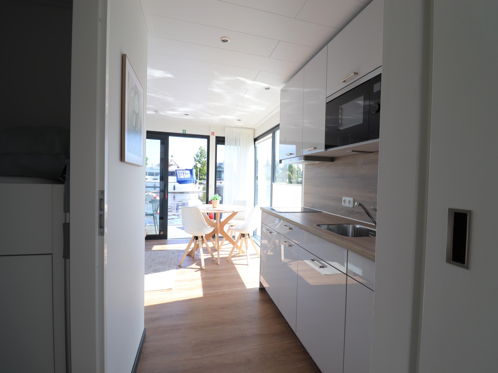 Luxe woonboot Refugio aan het water in pittoreske haven van Lemmer - foto 10