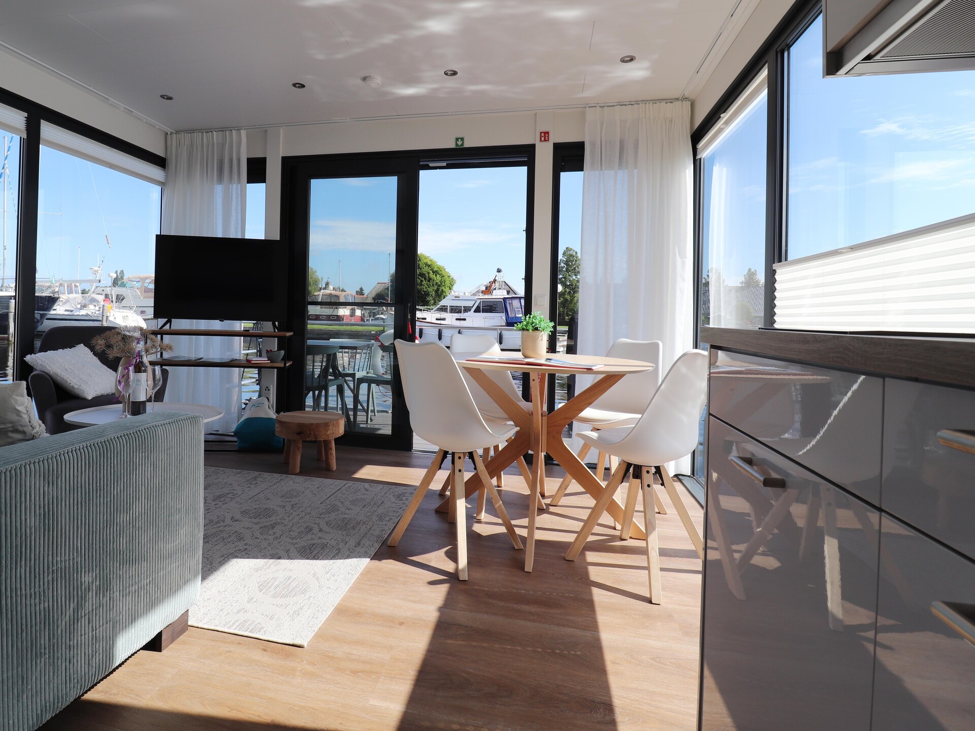 Luxe woonboot Refugio aan het water in pittoreske haven van Lemmer - foto 15