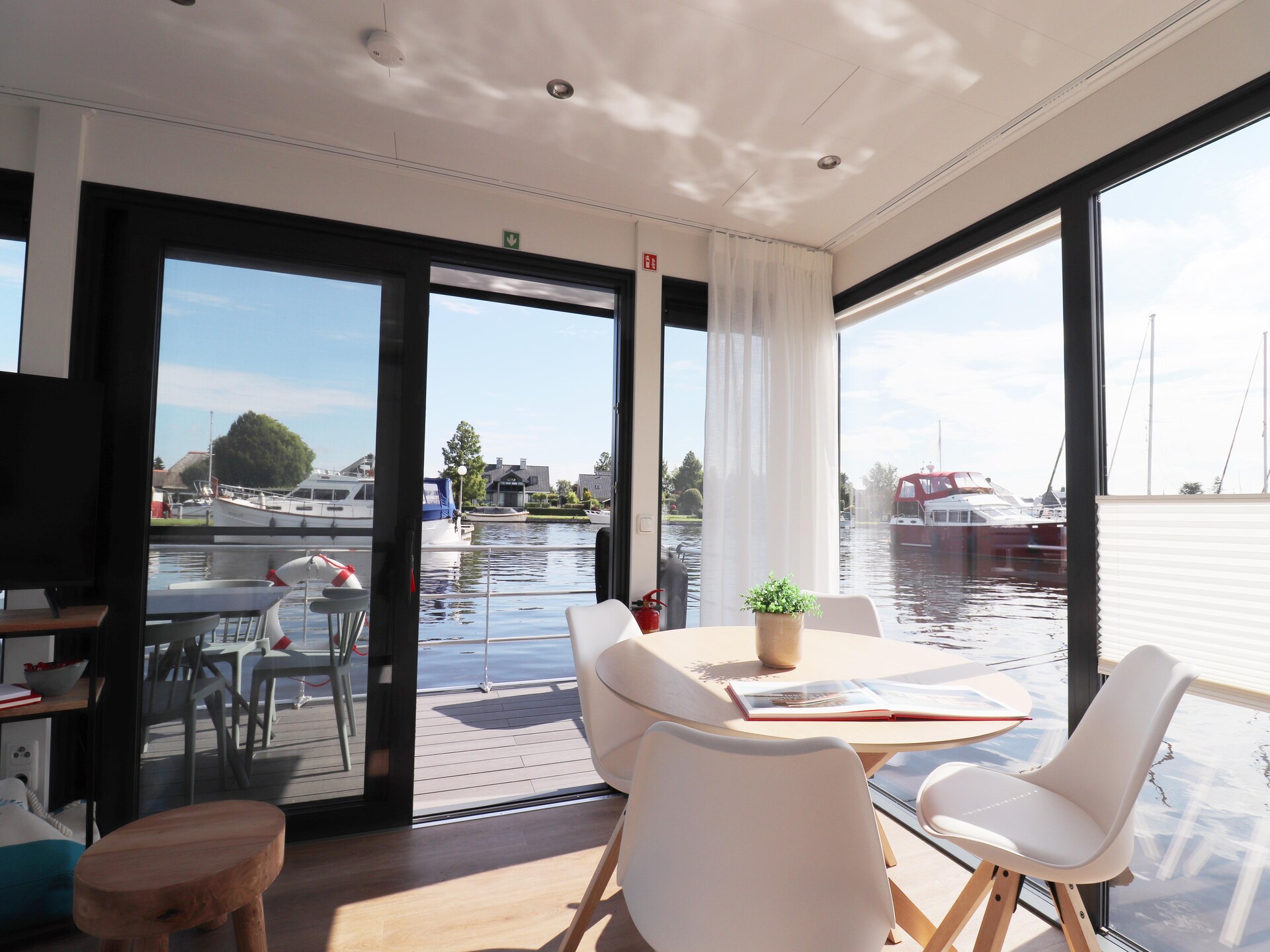 Luxe woonboot Refugio aan het water in pittoreske haven van Lemmer - foto 21