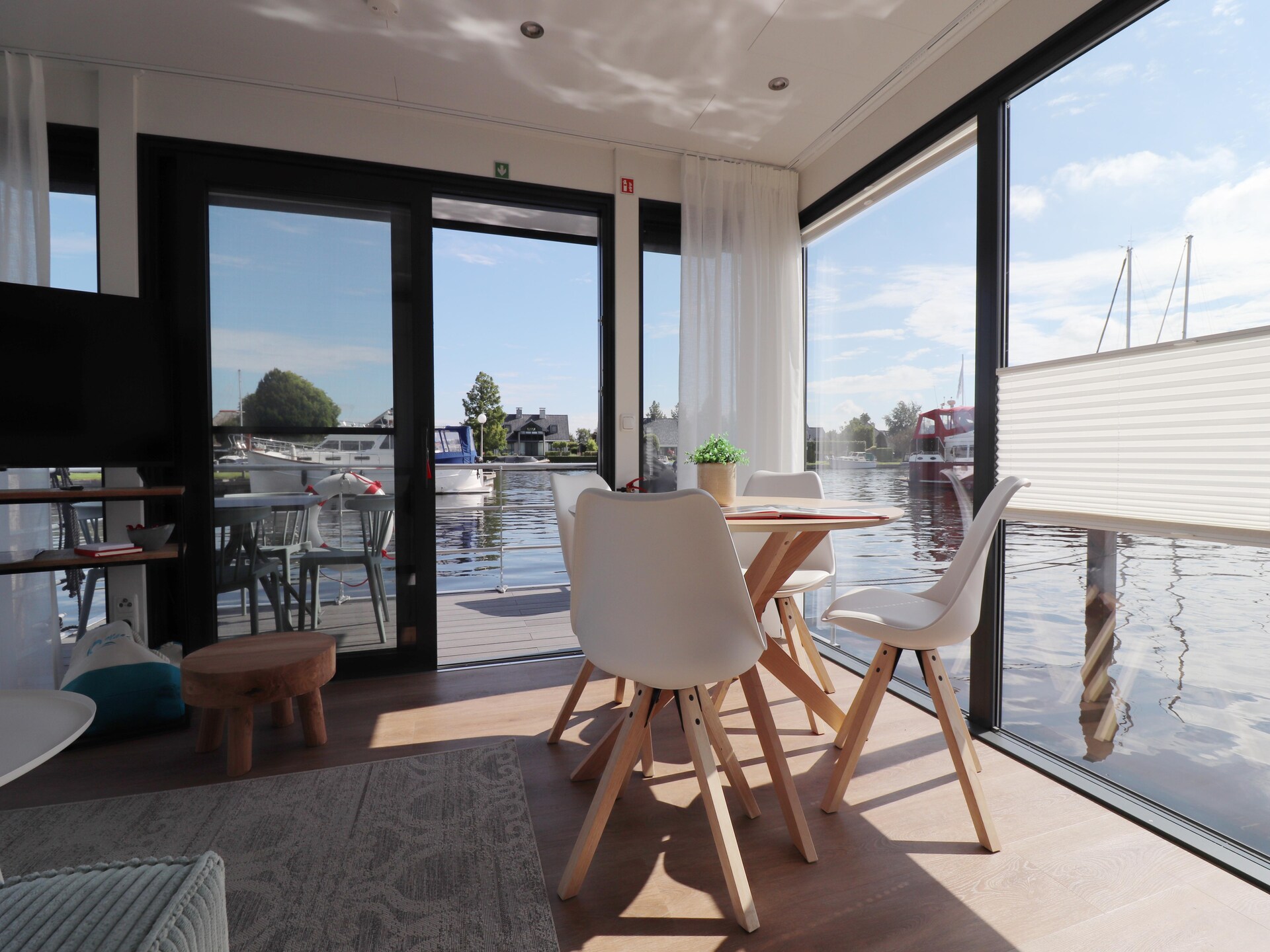 Luxe woonboot Refugio aan het water in pittoreske haven van Lemmer - foto 9