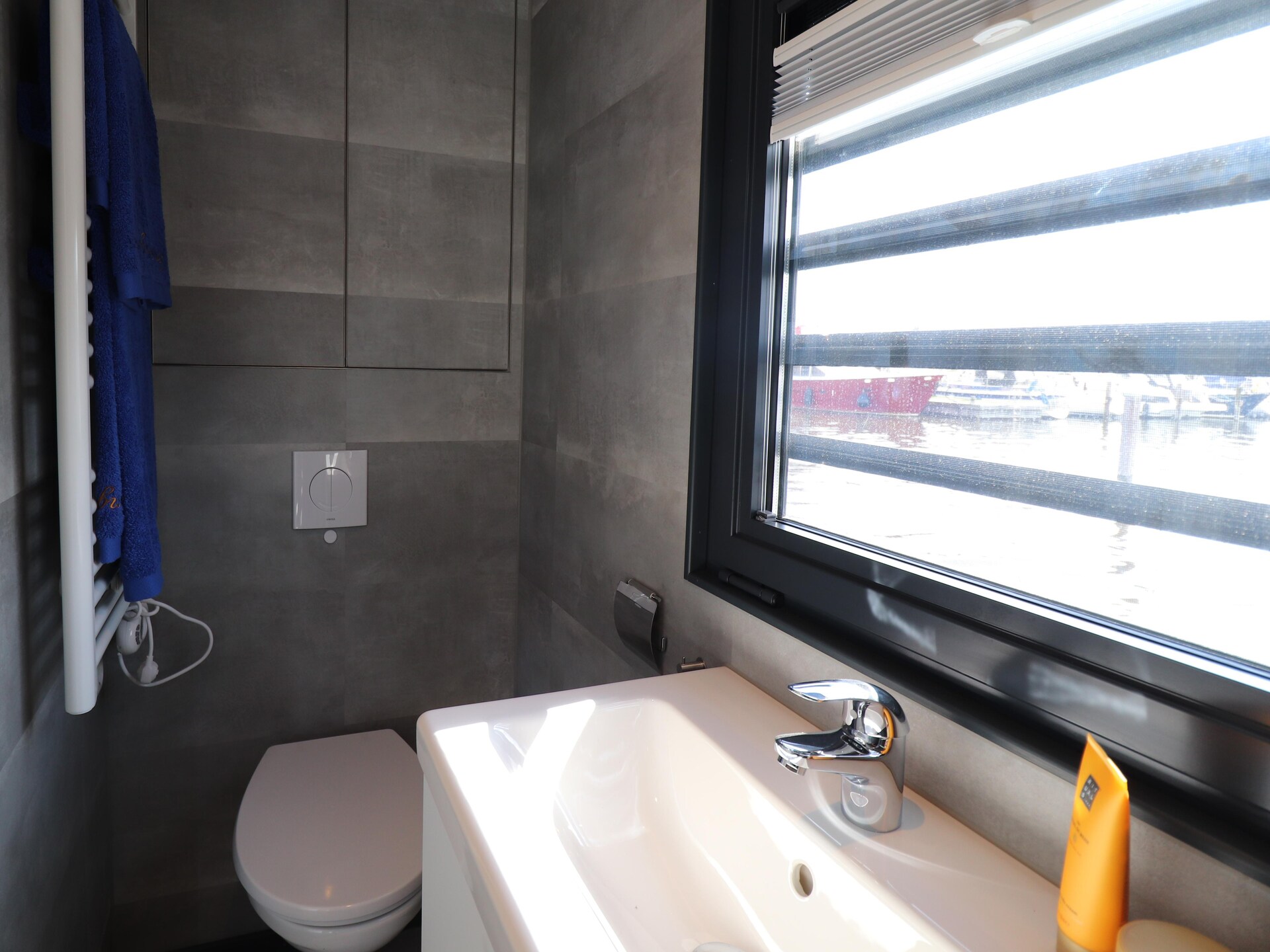Luxe woonboot Refugio aan het water in pittoreske haven van Lemmer - foto 29