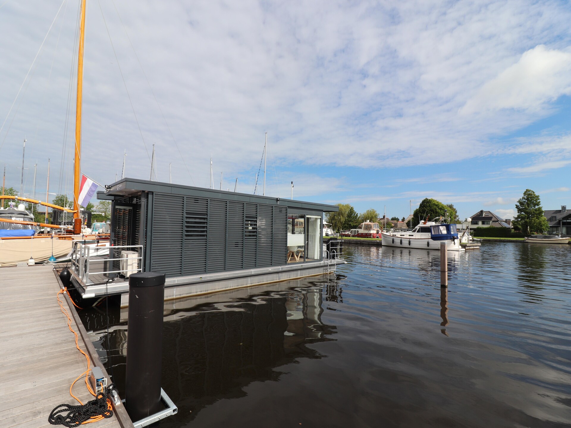 Luxe woonboot Refugio aan het water in pittoreske haven van Lemmer - foto 19