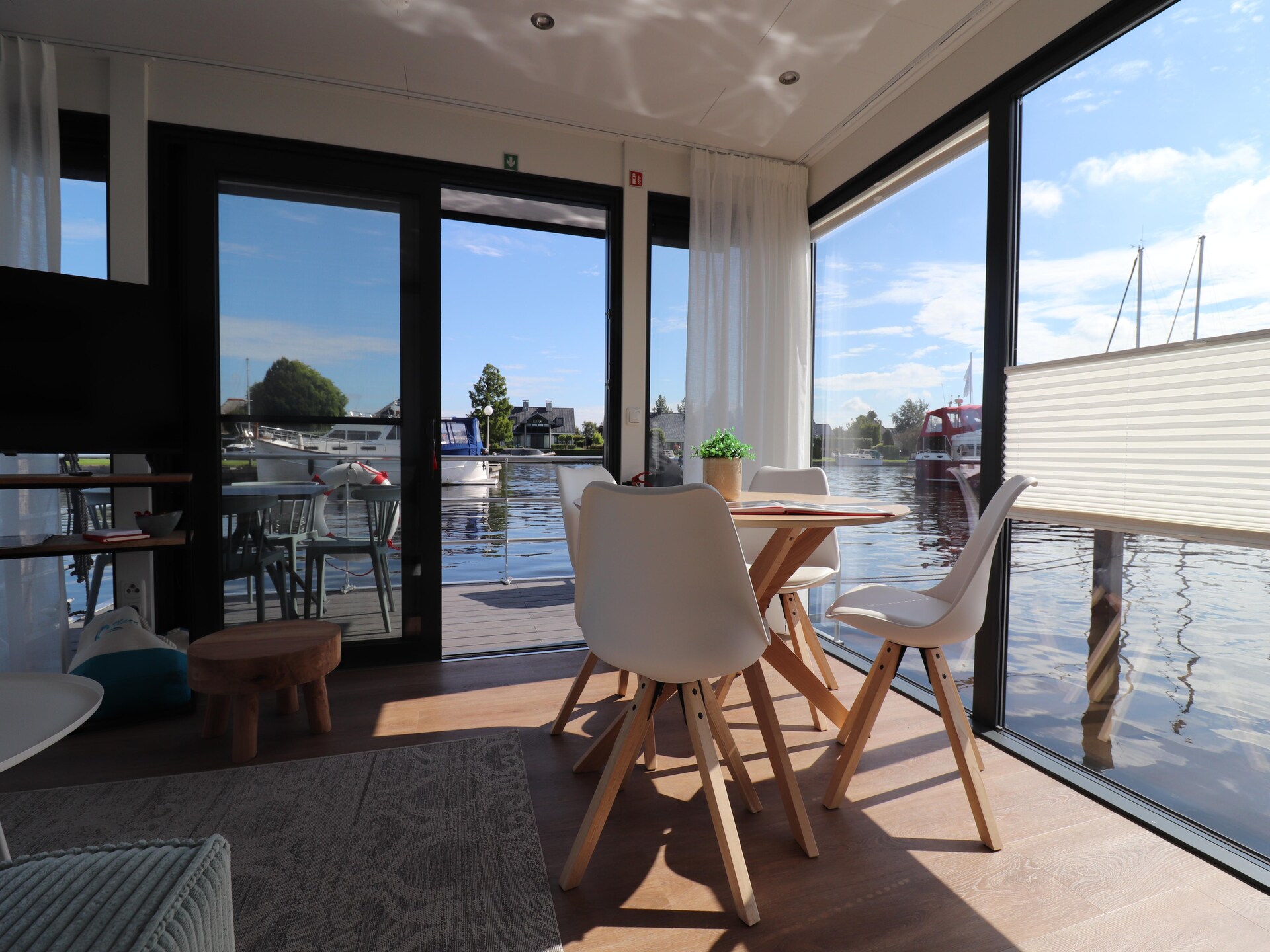 Luxe woonboot Refugio aan het water in pittoreske haven van Lemmer - foto 17