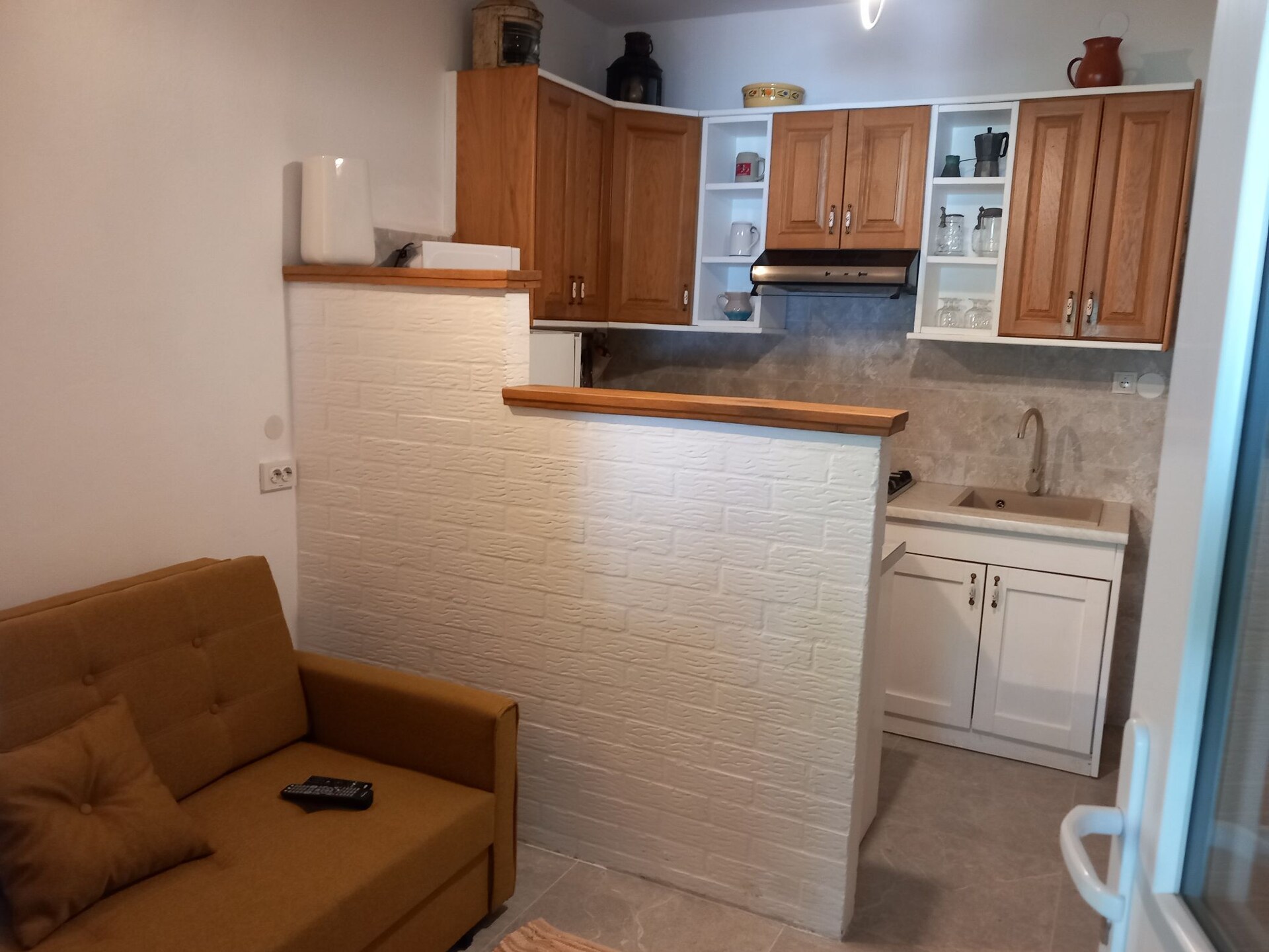 Knus appartement met balkon en zeezicht op 5 meter van het strand van Rab - foto 2