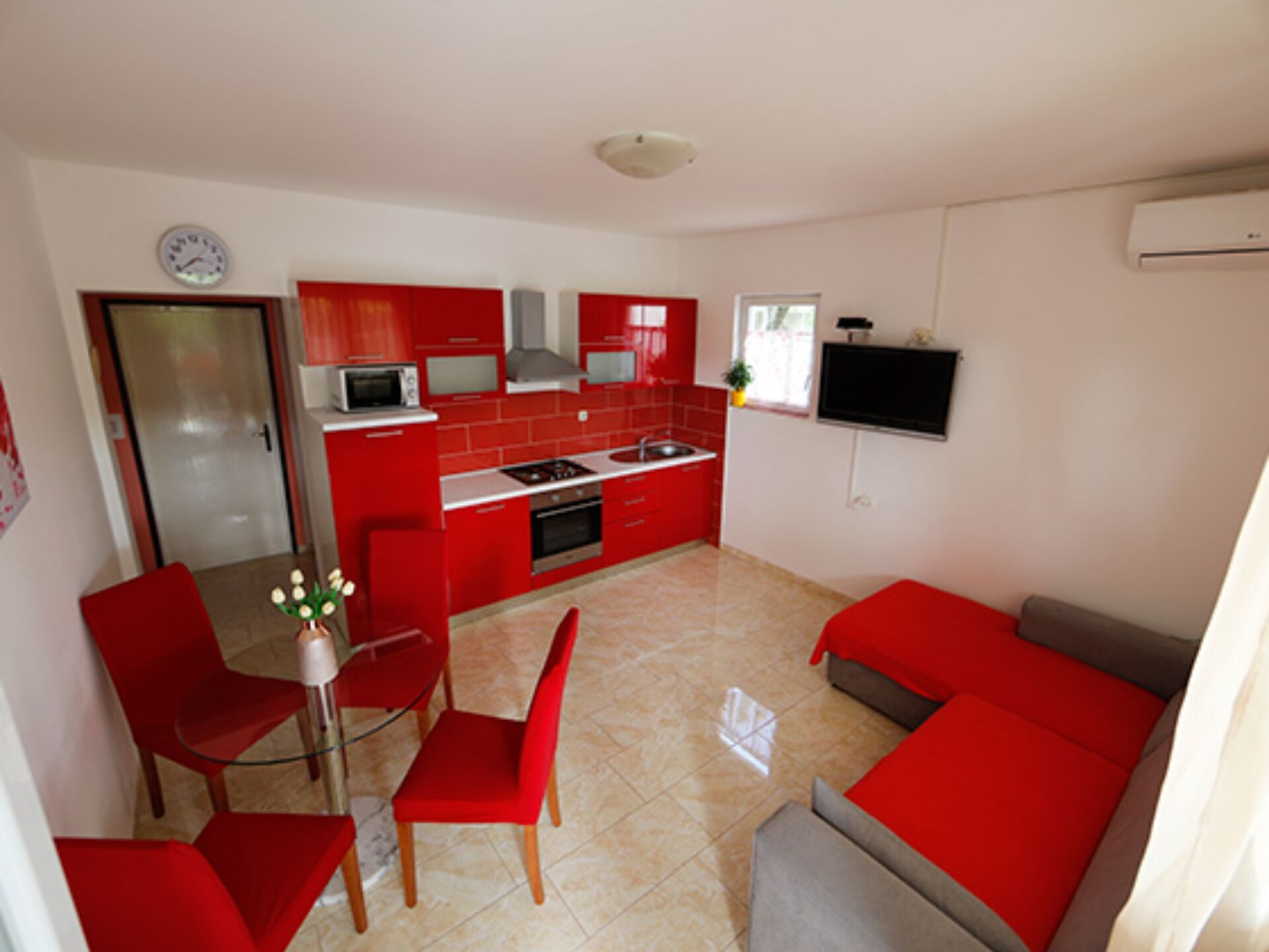 Knus appartement met balkon in Lopar, op 300 meter van het zandstrand - foto 3