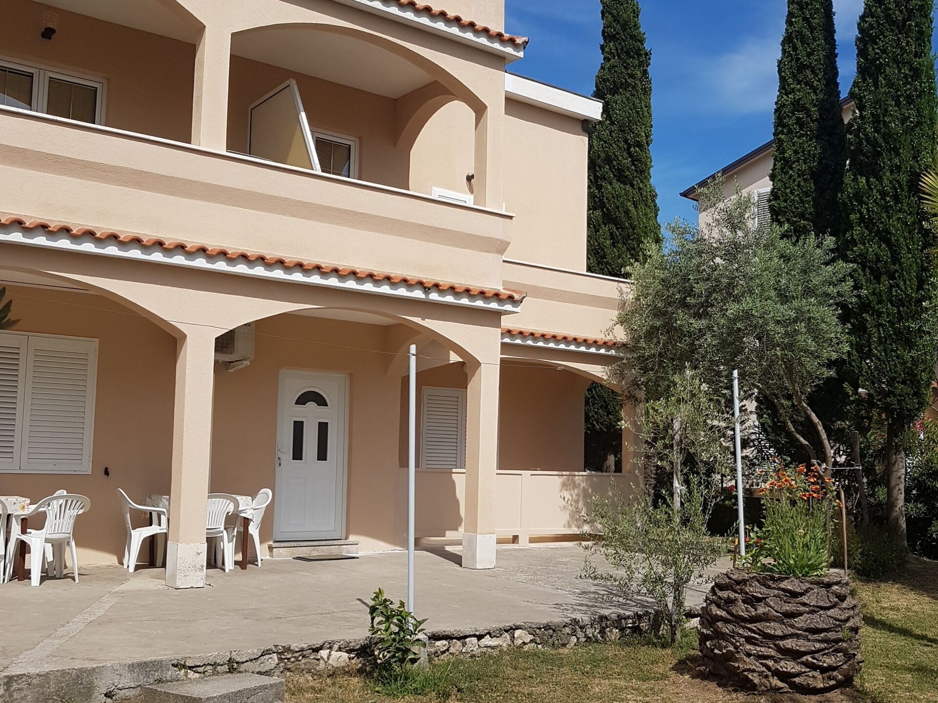 Ruim 3-slaapkamerappartement met balkon en tuinzicht in Lopar, op 300m van het strand - foto 23
