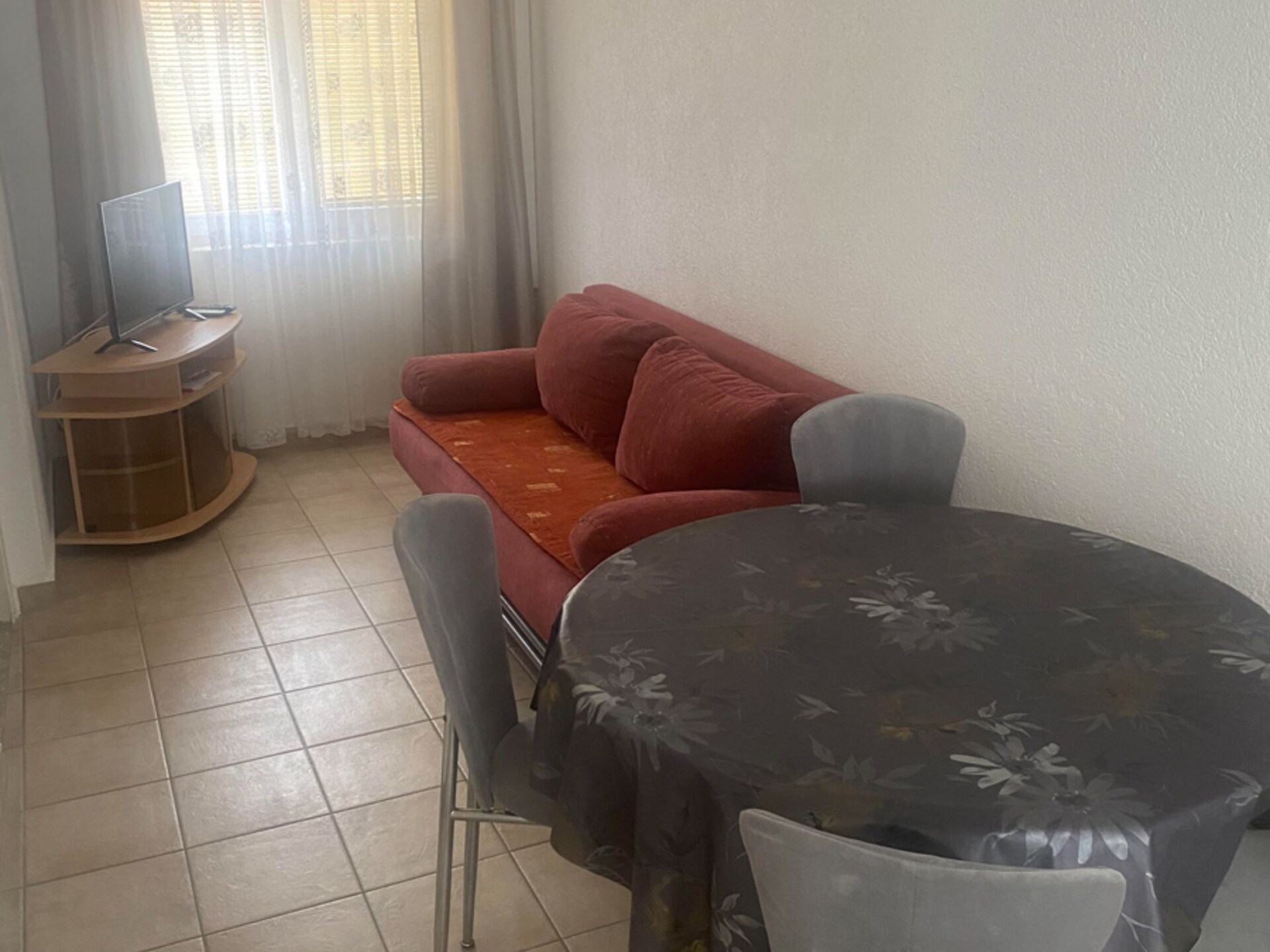 Ruim 3-slaapkamerappartement met balkon en tuinzicht in Lopar, op 300m van het strand - foto 1