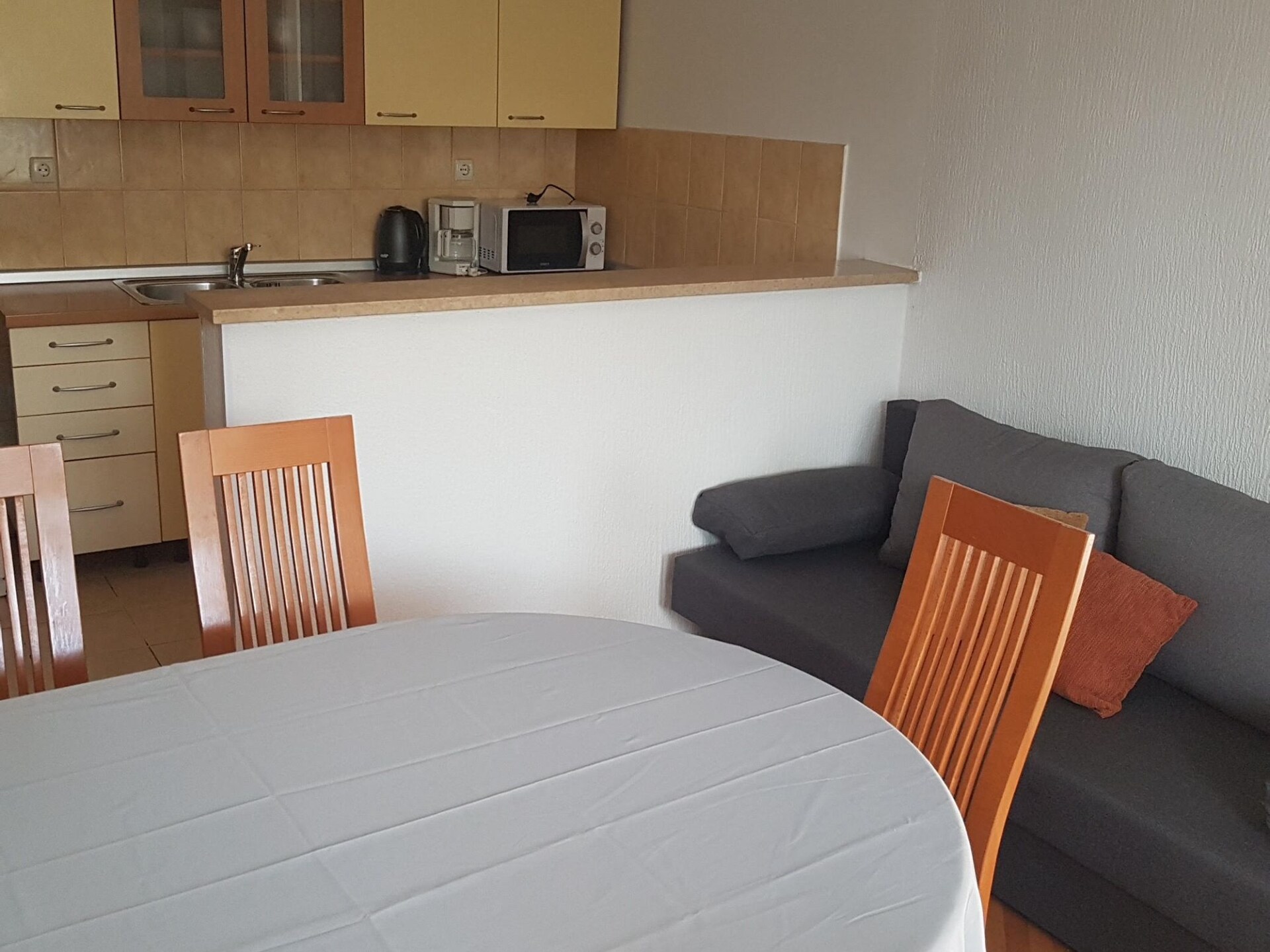 Ruim 3-slaapkamerappartement met balkon en tuinzicht in Lopar, op 300m van het strand - foto 3
