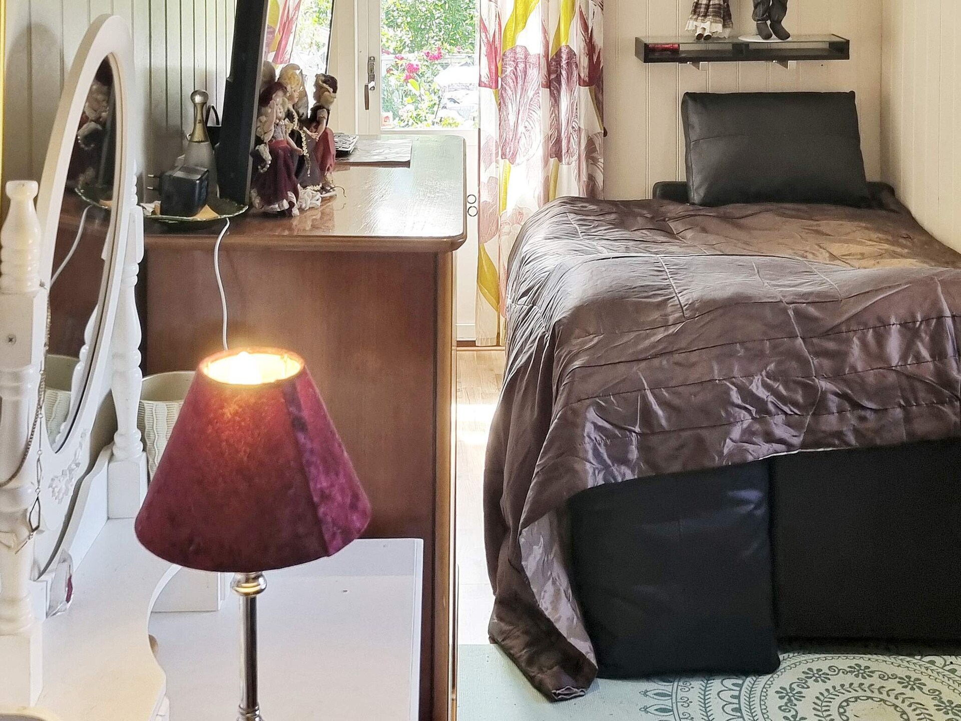 Vrijstaand vakantiehuis met zeezicht en weelderige tuin nabij Stockholm - foto 20