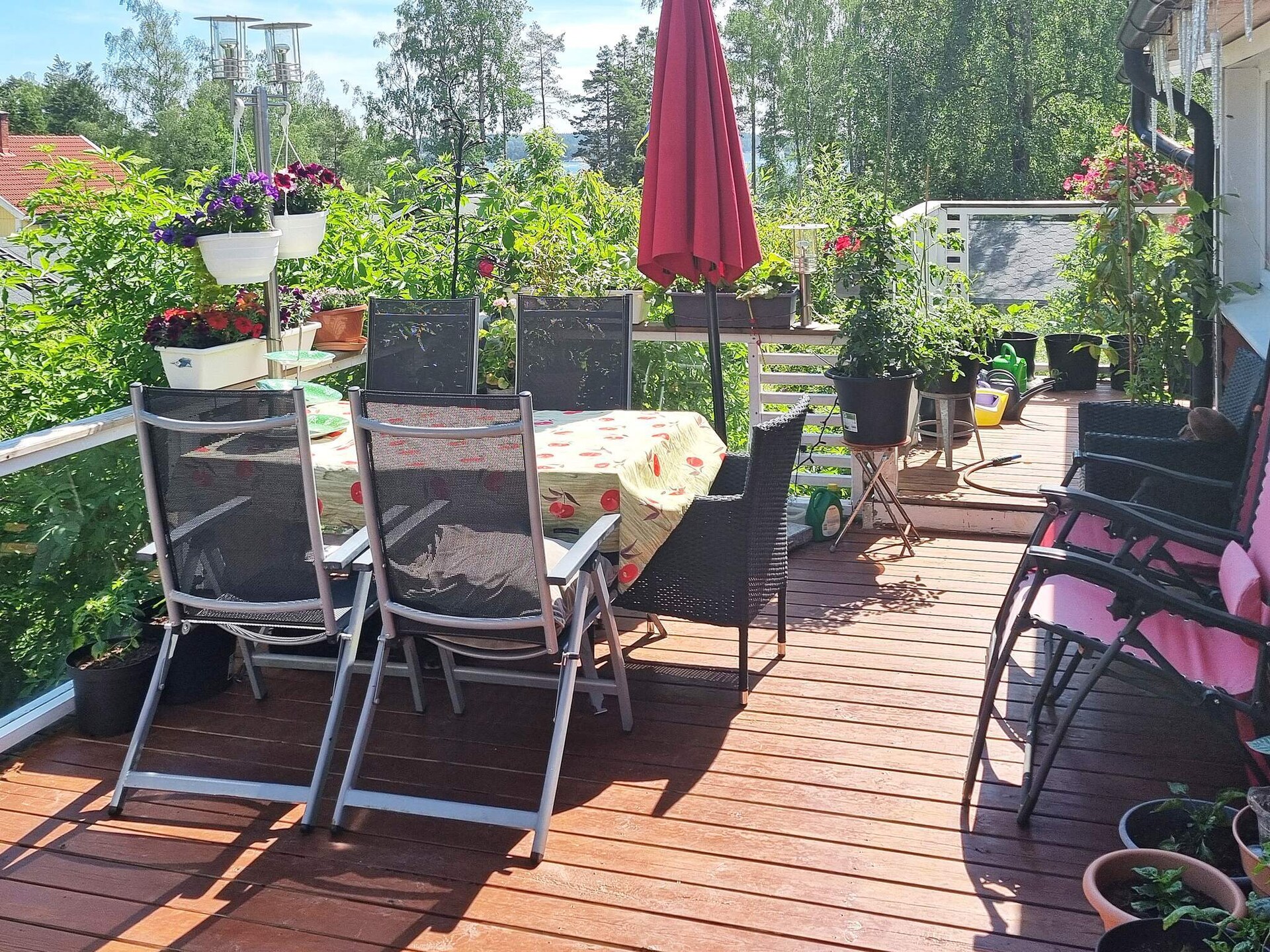 Vrijstaand vakantiehuis met zeezicht en weelderige tuin nabij Stockholm - foto 18