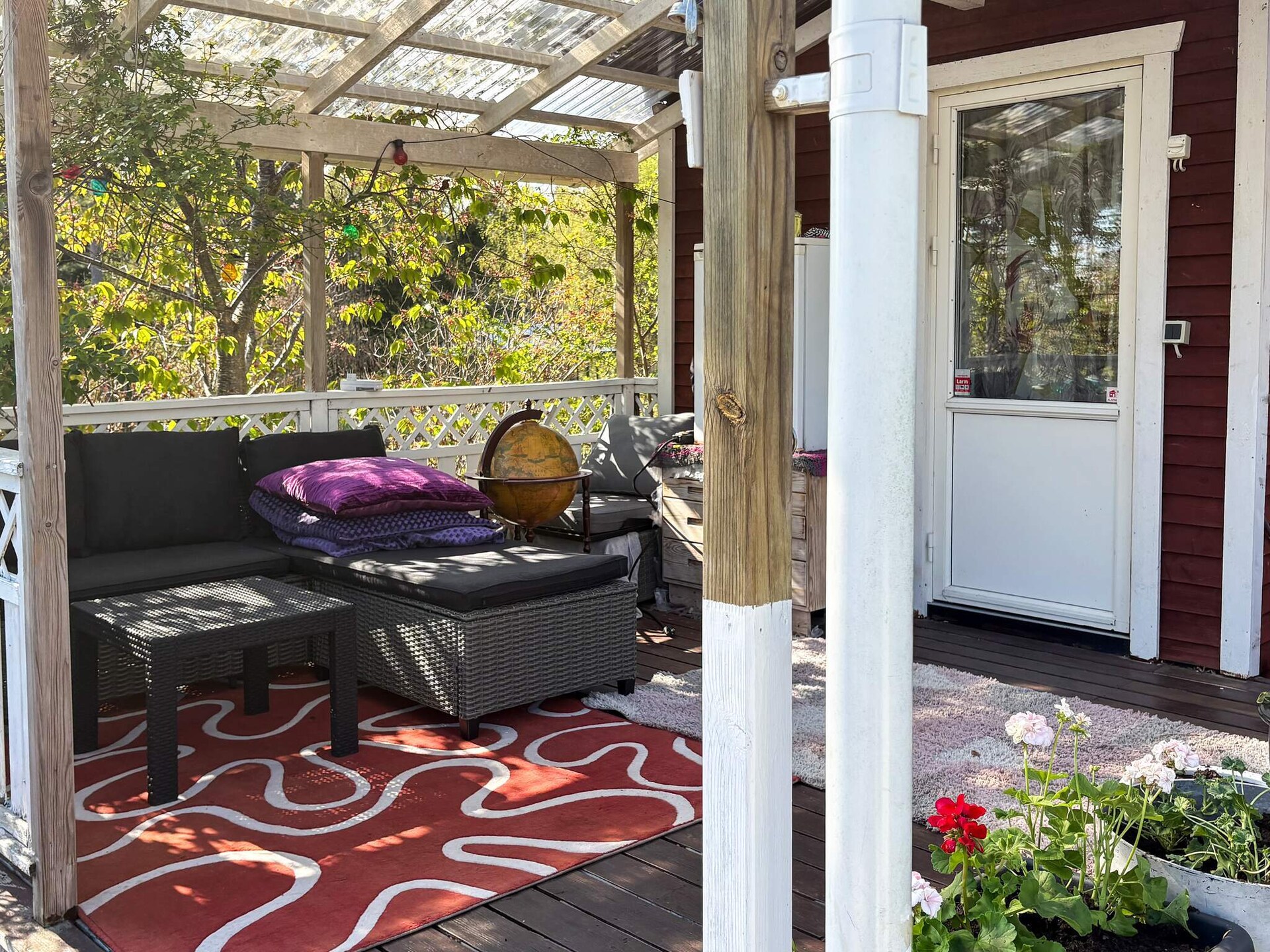 Vrijstaand vakantiehuis met zeezicht en weelderige tuin nabij Stockholm - foto 3