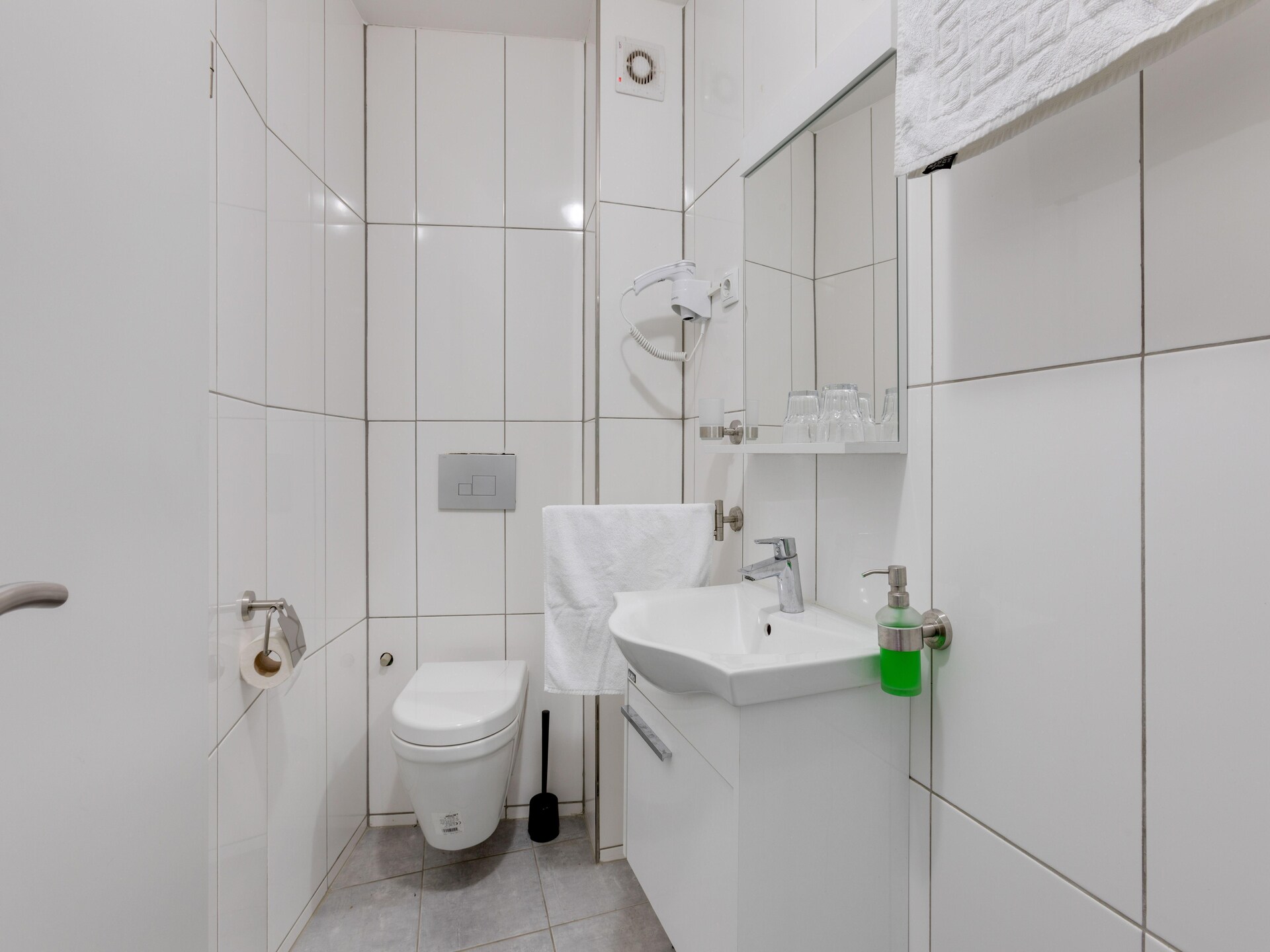 Licht appartement nabij centrum Oberhausen met tuinterras - foto 20
