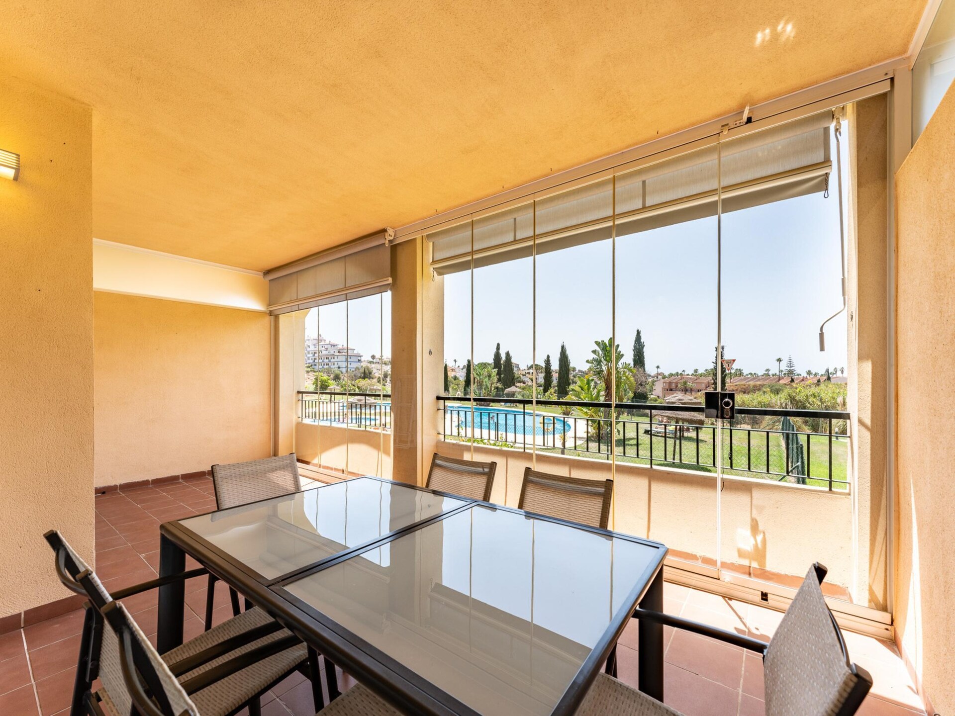 Licht appartement aan de golfbaan met zwembad, op 1,5 km van het strand - foto 10