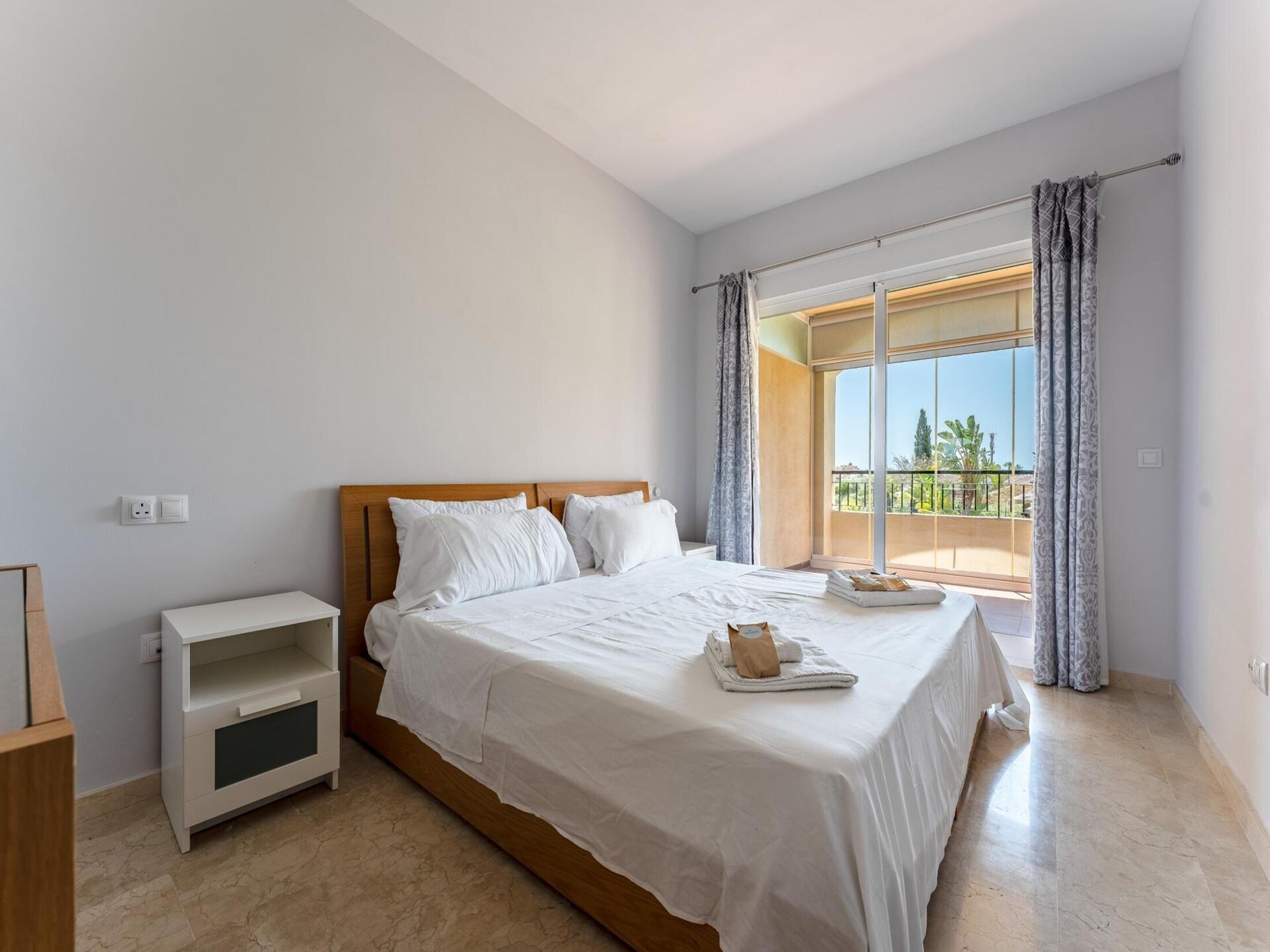 Licht appartement aan de golfbaan met zwembad, op 1,5 km van het strand - foto 13